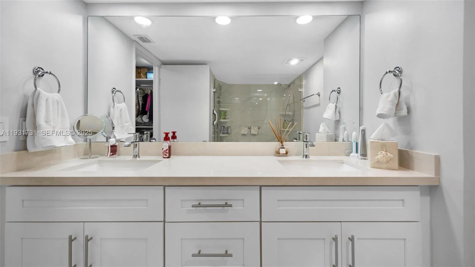 Coral Gables, Florida 33134, United States, 2 Bedrooms Bedrooms, ,2 BathroomsBathrooms,Residential,Active,256653