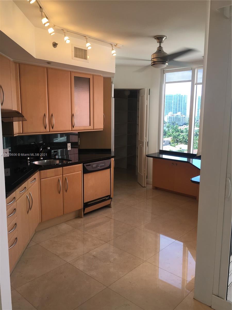 19333 Collins Ave 1109