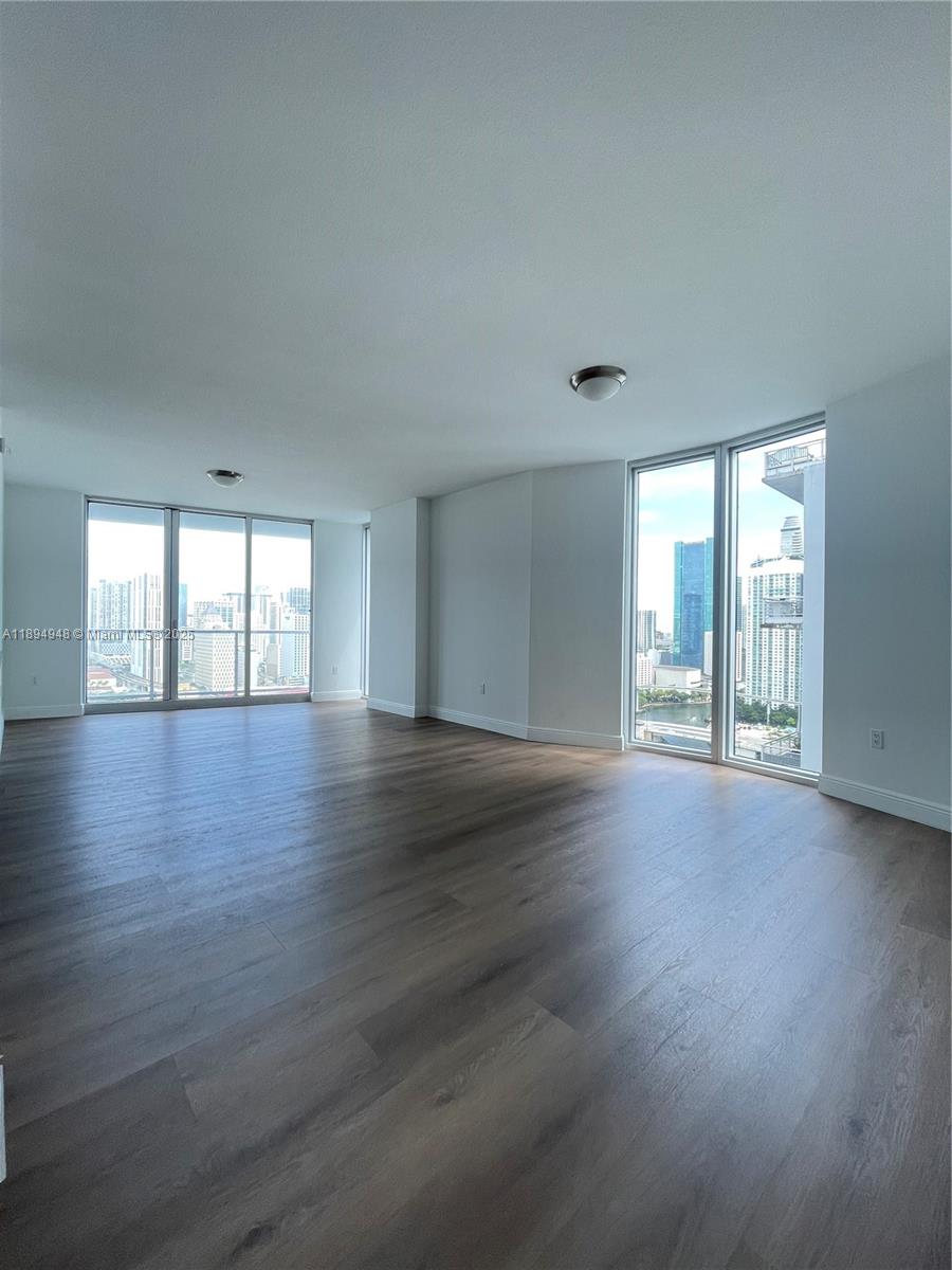 LATITUDE ON THE RIVER CON - Residential