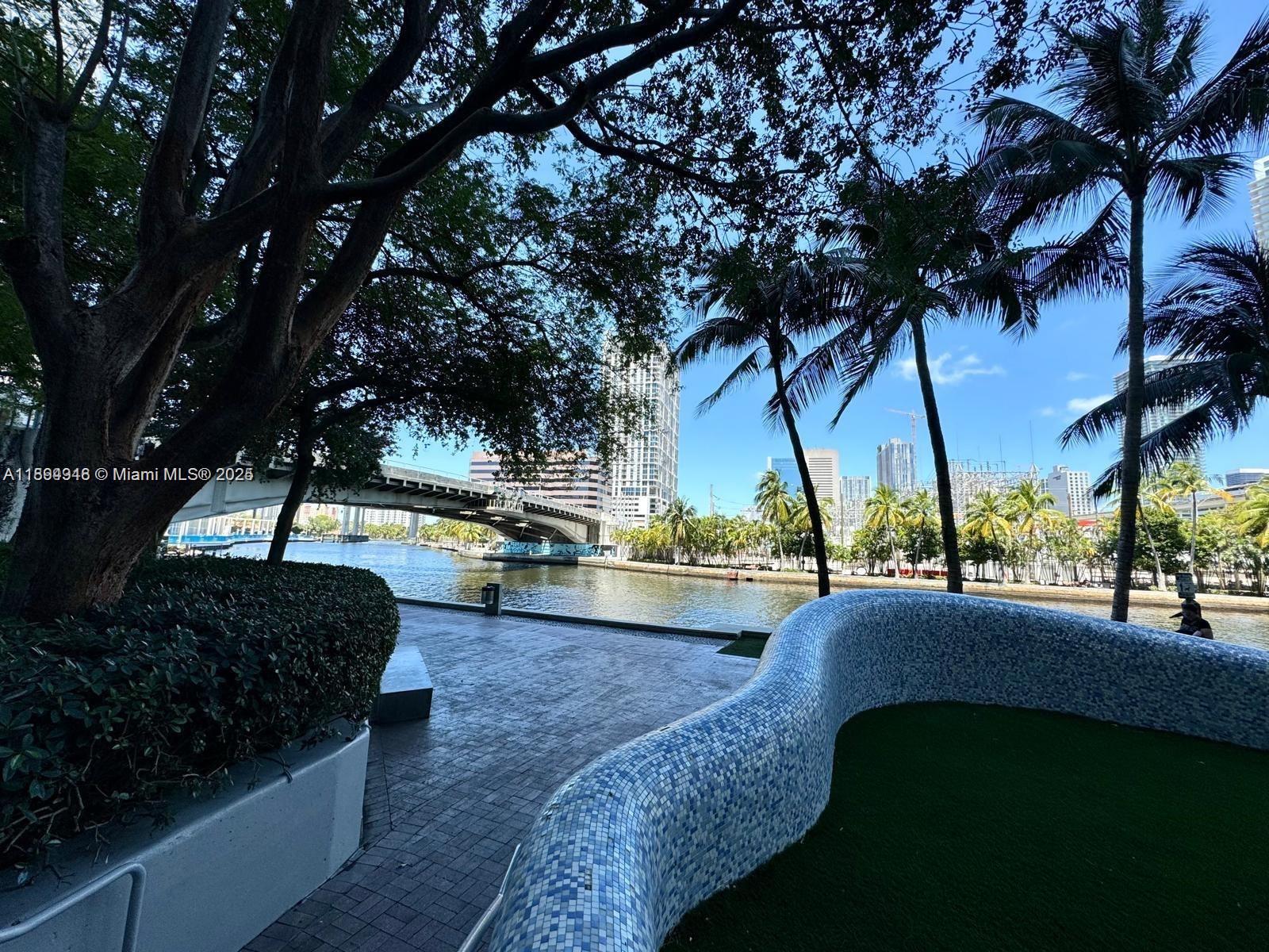 LATITUDE ON THE RIVER CON - Residential