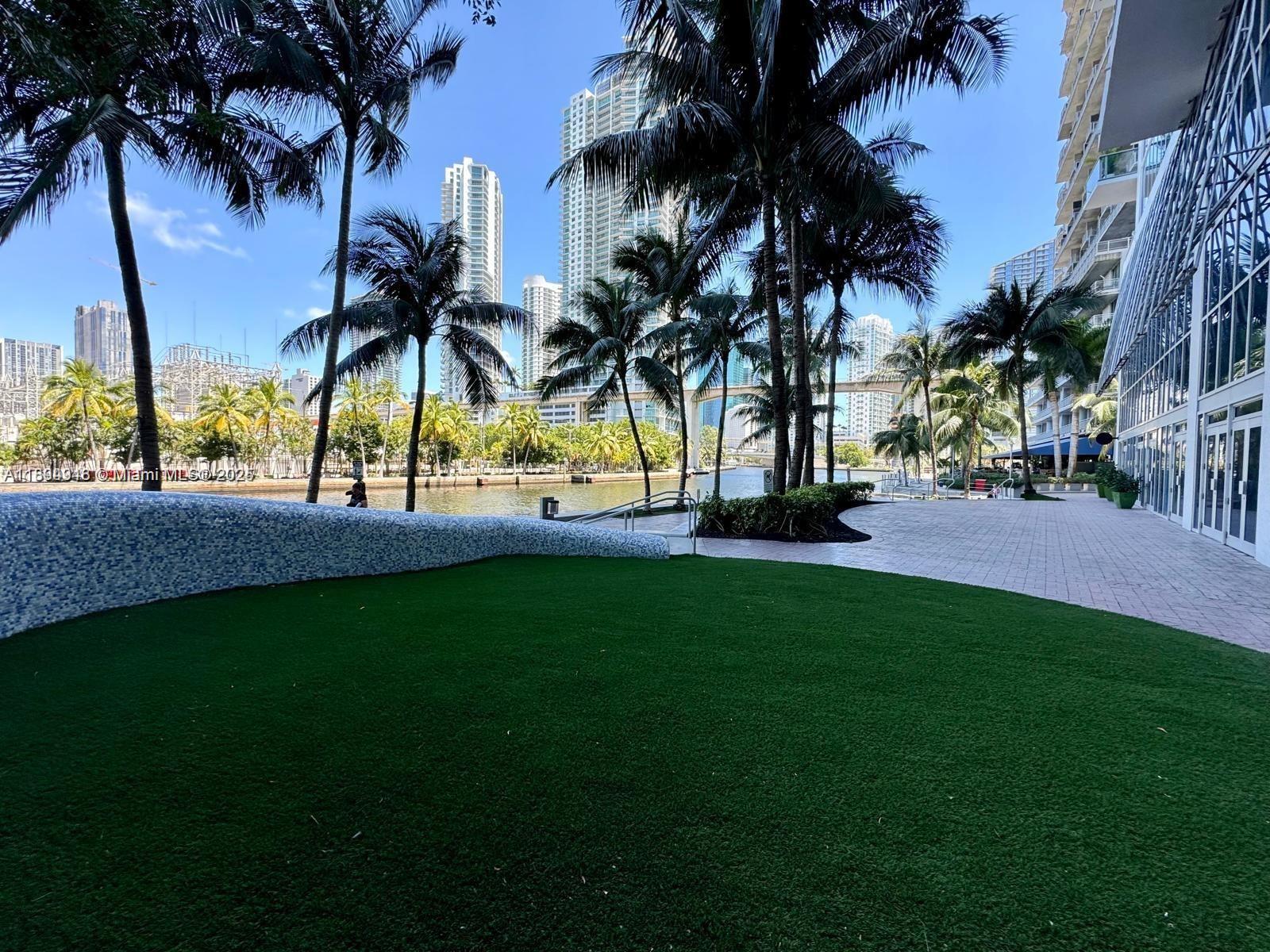 LATITUDE ON THE RIVER CON - Residential