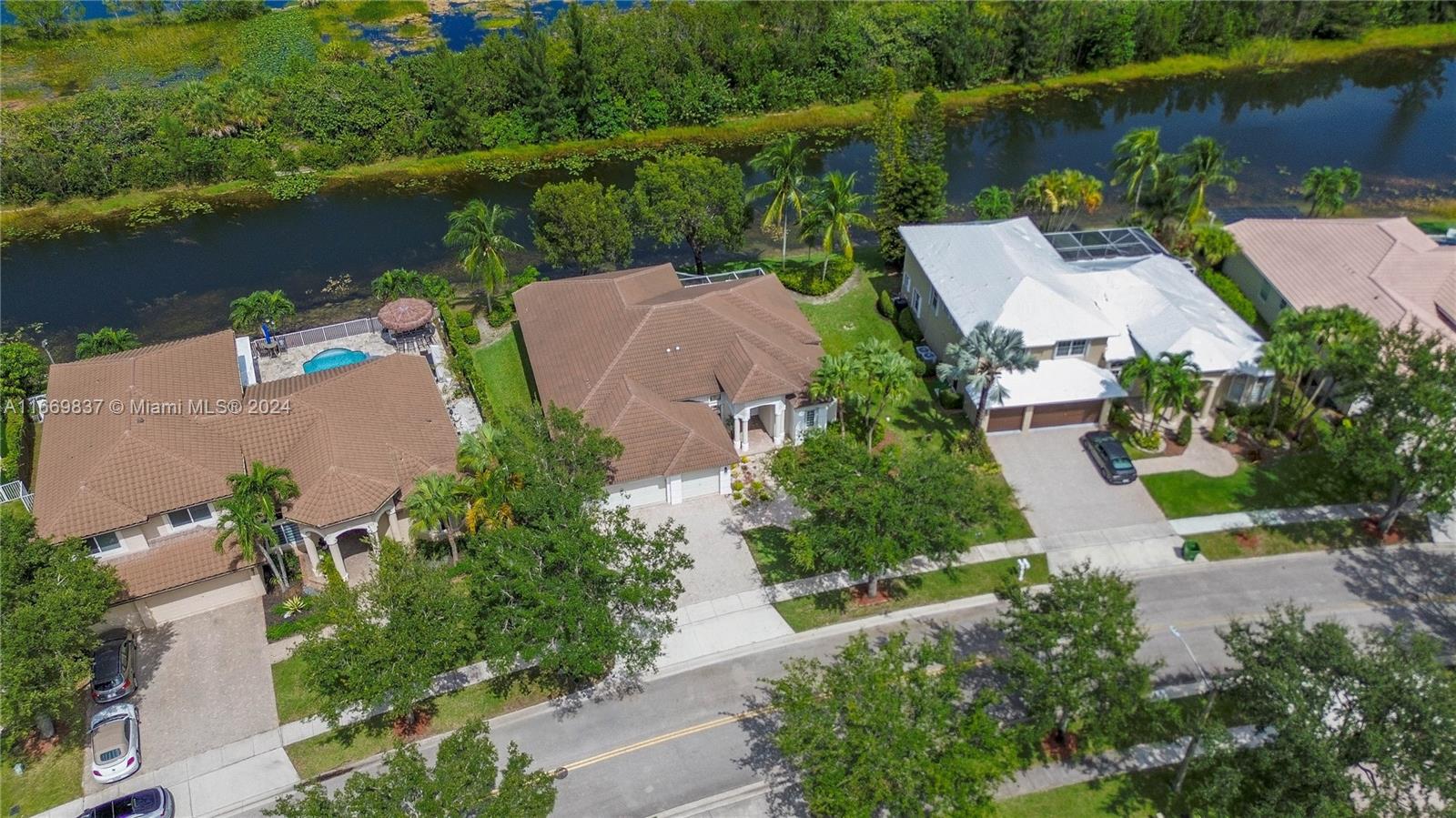 PEMBROKE ISLES III - Residential