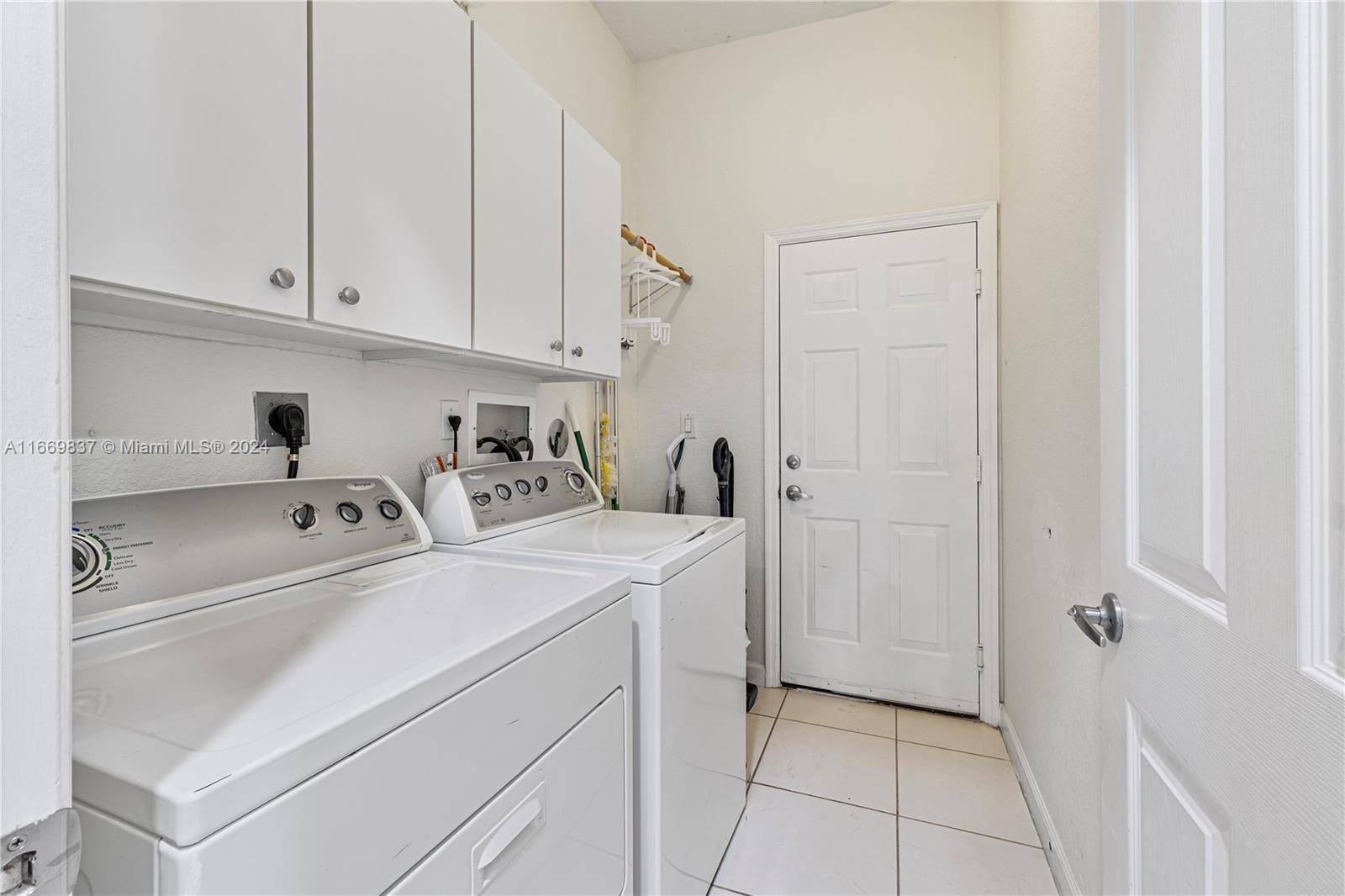 PEMBROKE ISLES III - Residential