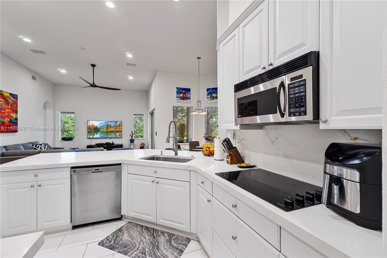 PEMBROKE ISLES III - Residential