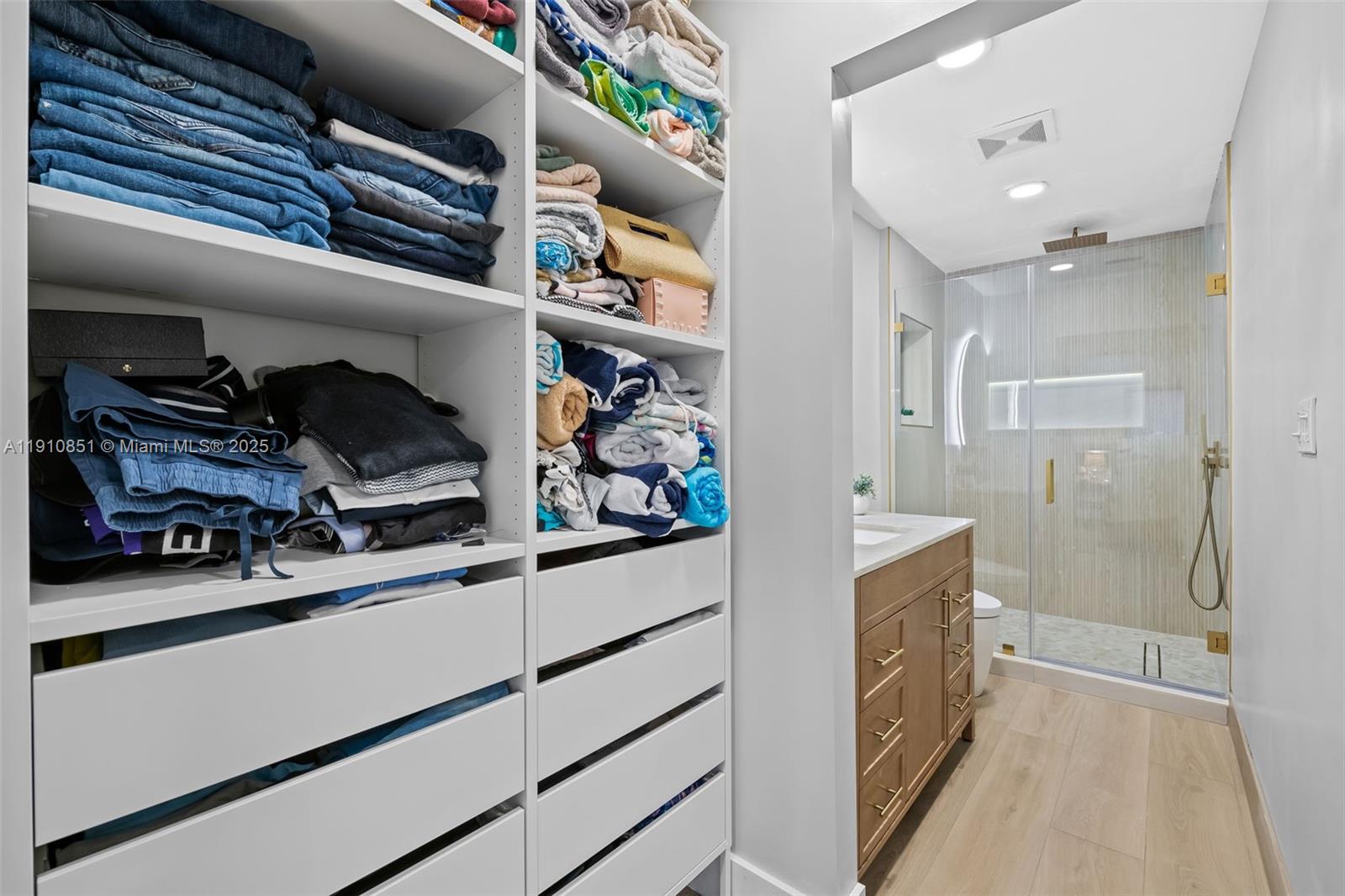 ROBERTSON PARK - Residential