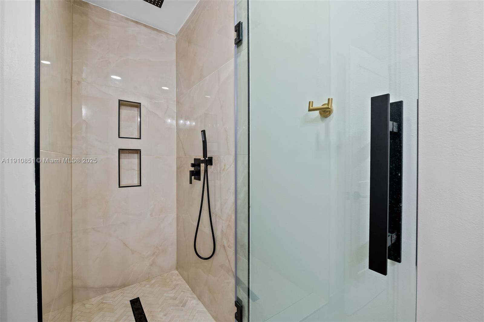 ROBERTSON PARK - Residential