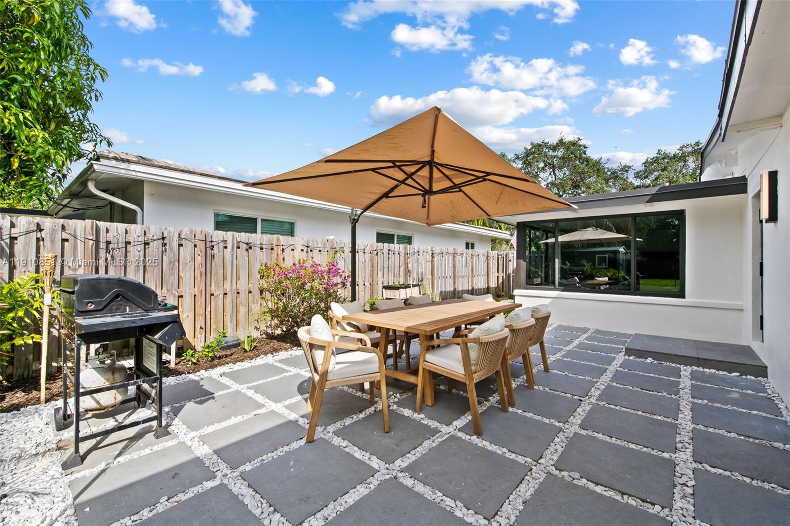 ROBERTSON PARK - Residential