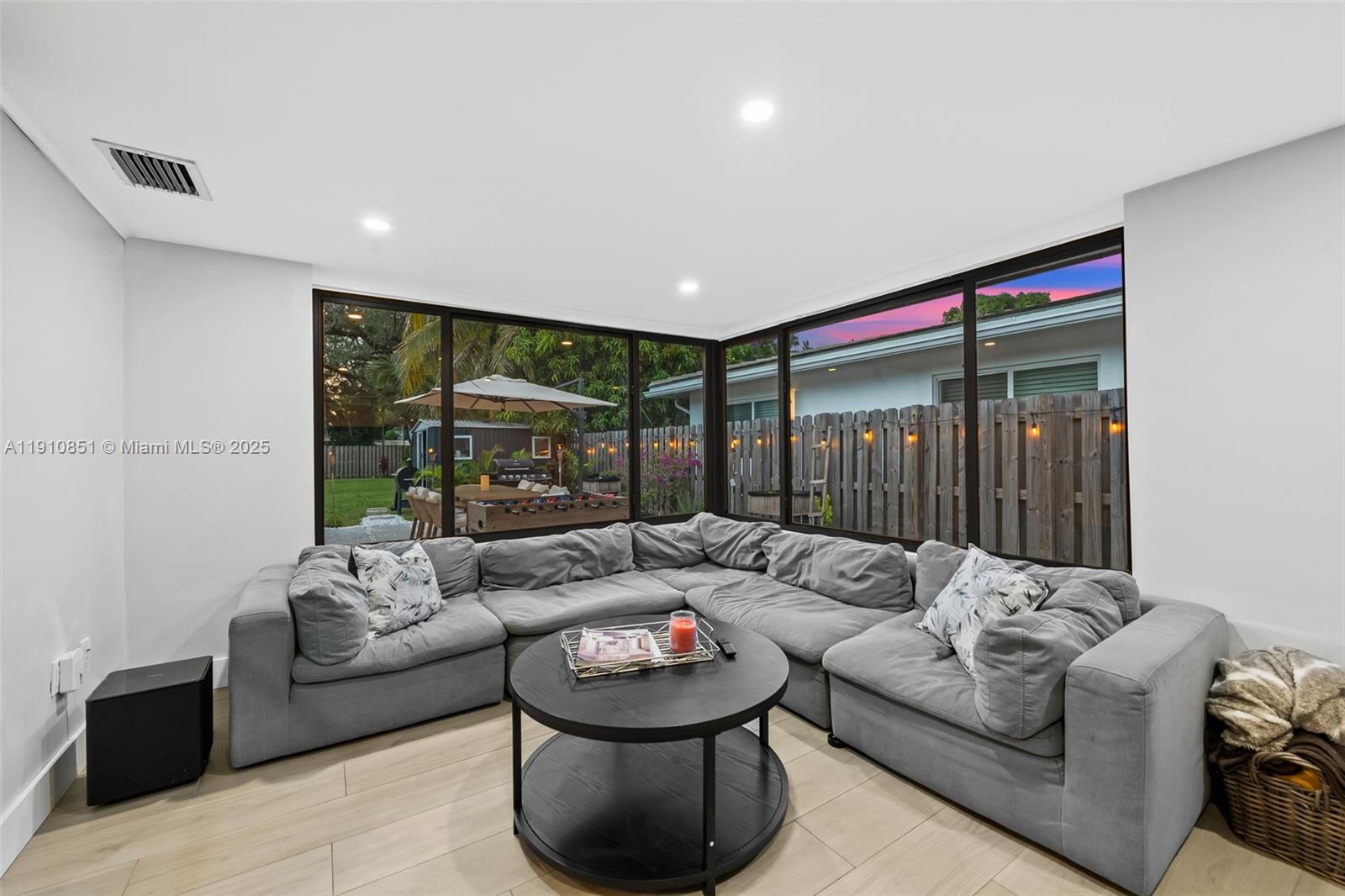 ROBERTSON PARK - Residential