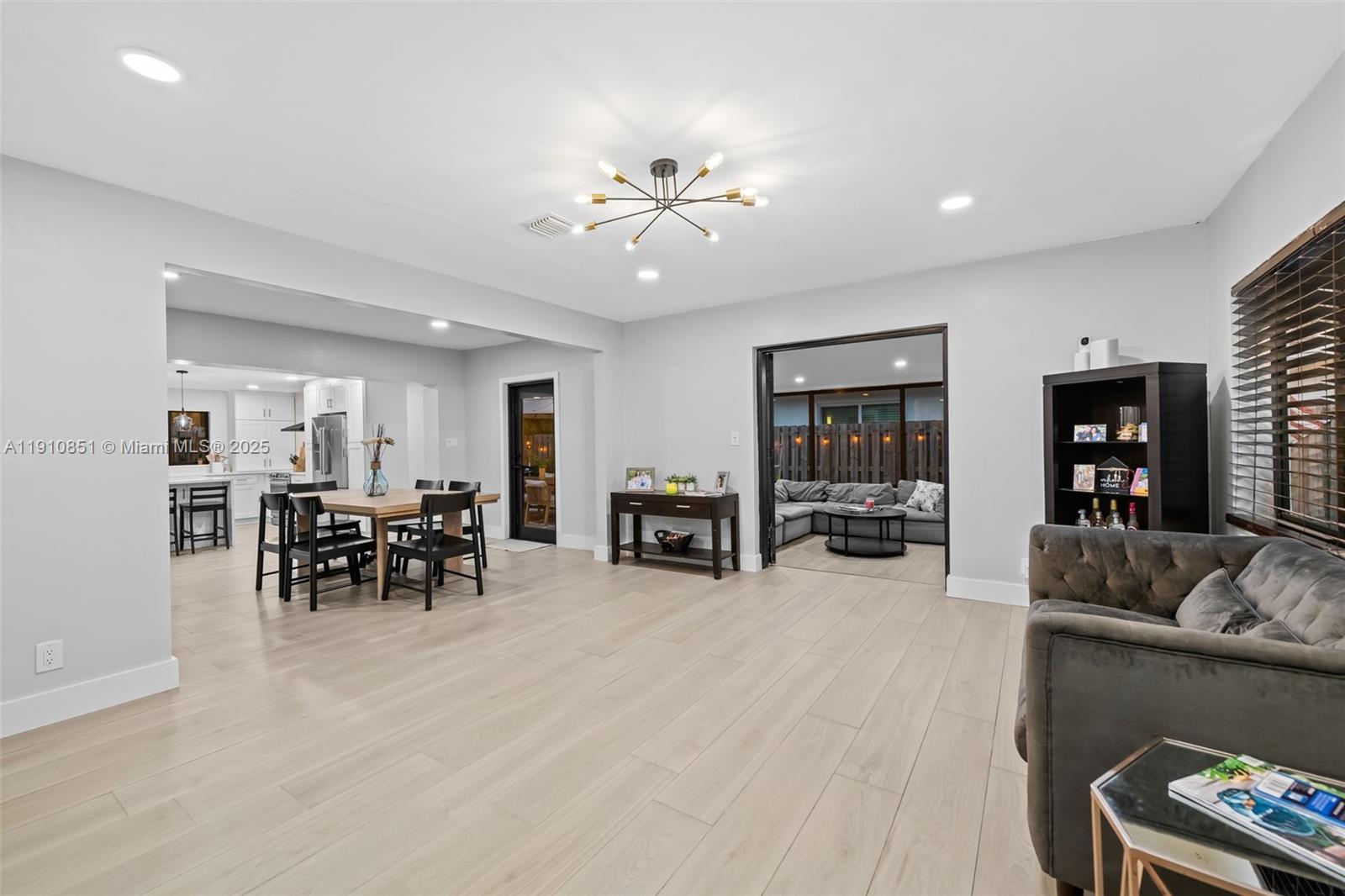 ROBERTSON PARK - Residential