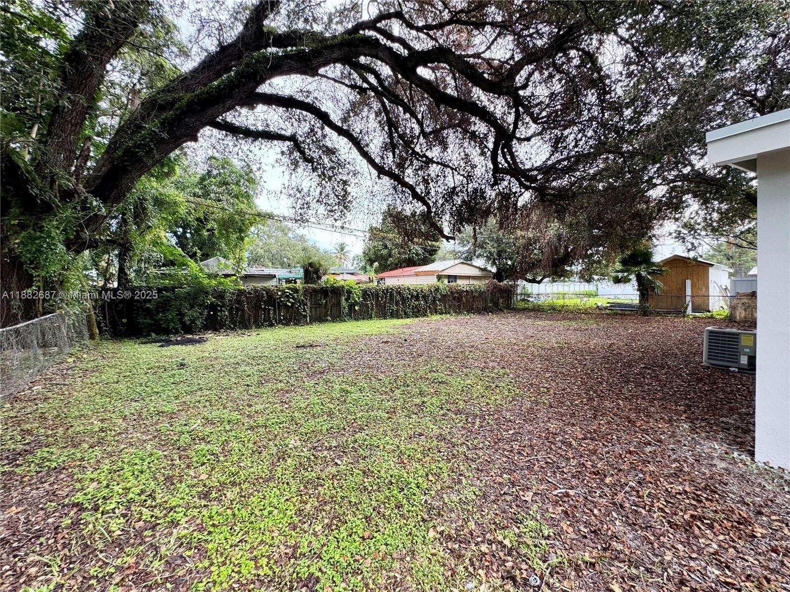 PINE TREE PARK - Residential