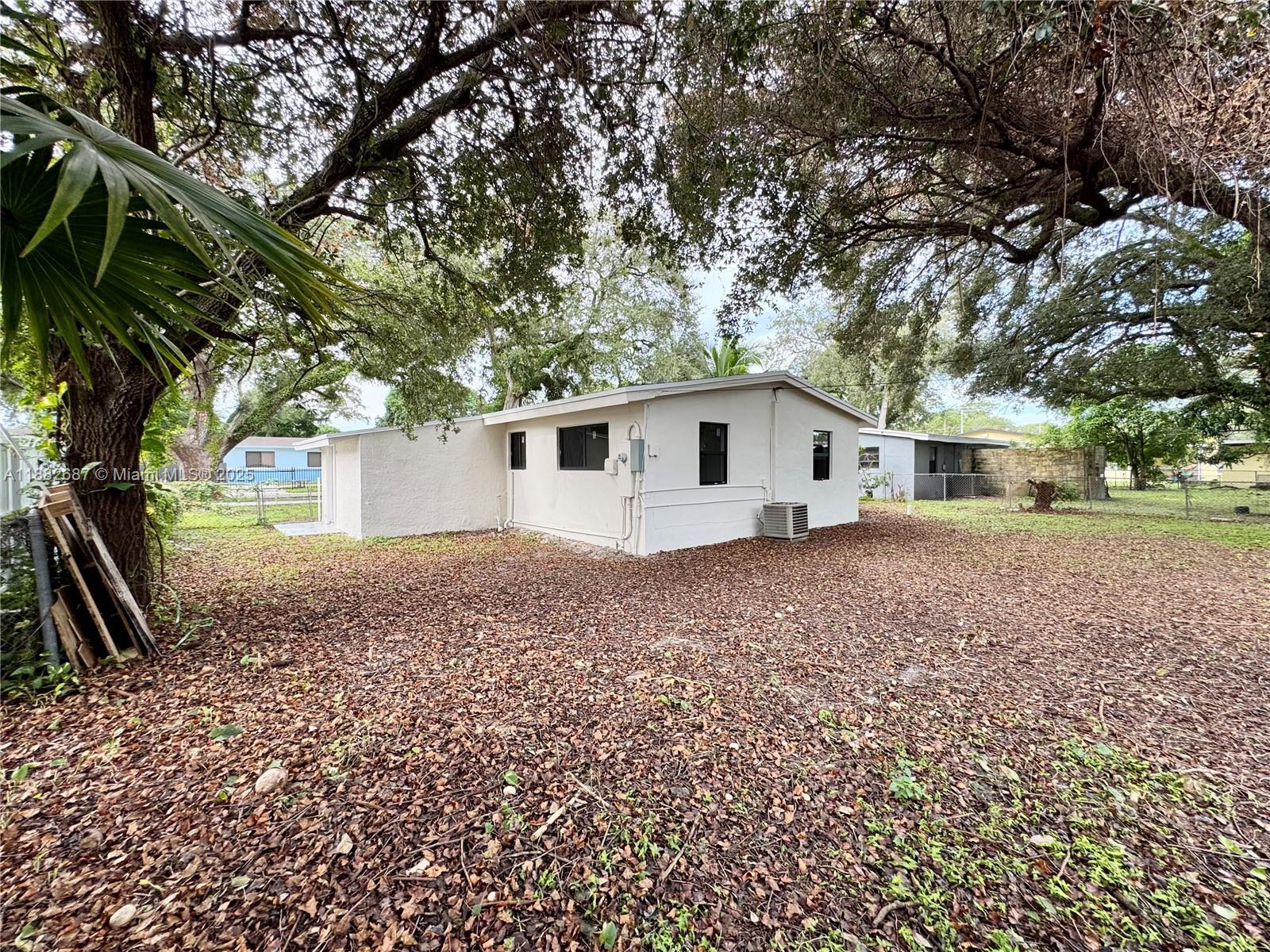 PINE TREE PARK - Residential