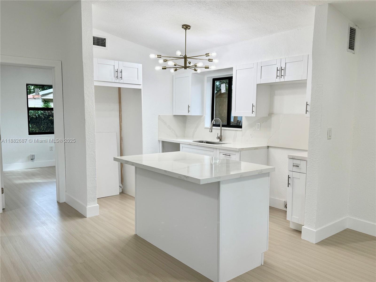 PINE TREE PARK - Residential