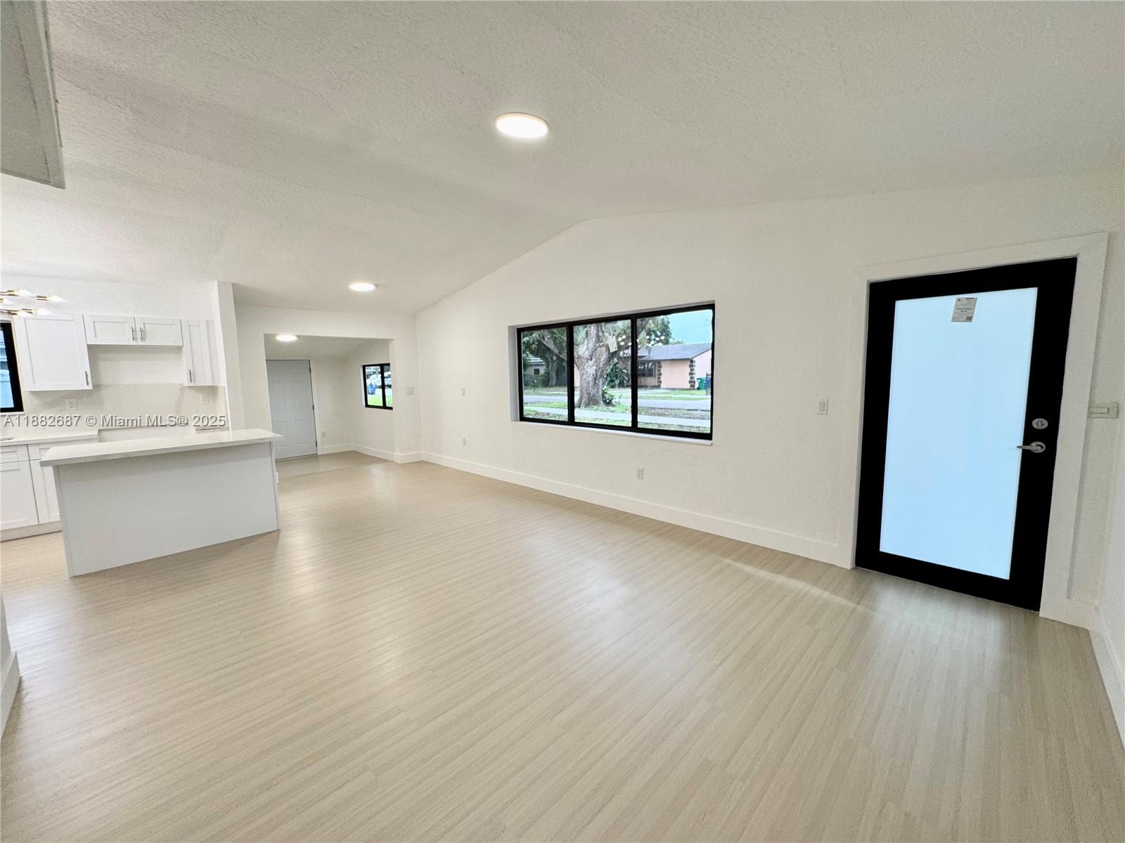 PINE TREE PARK - Residential