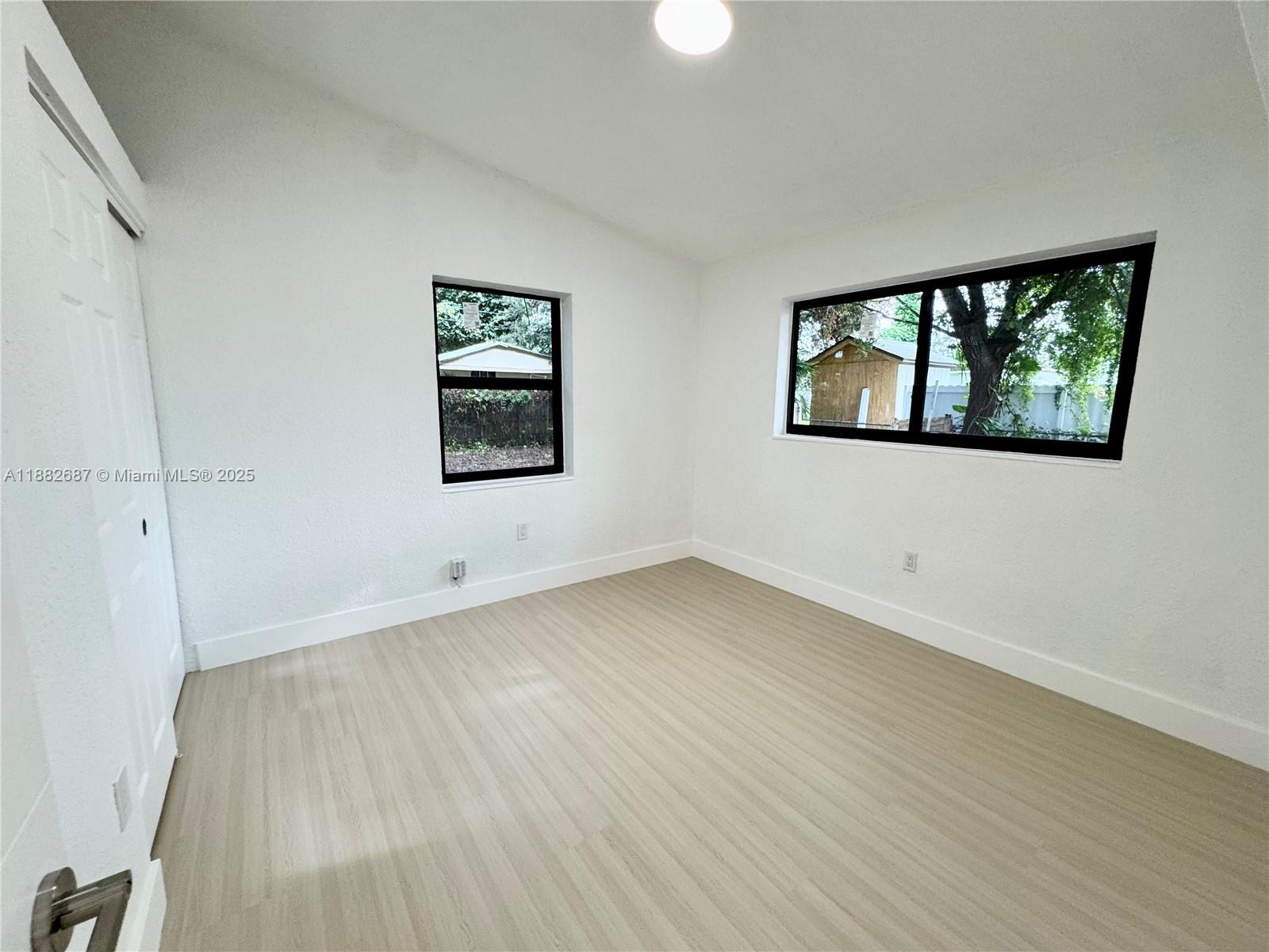 PINE TREE PARK - Residential
