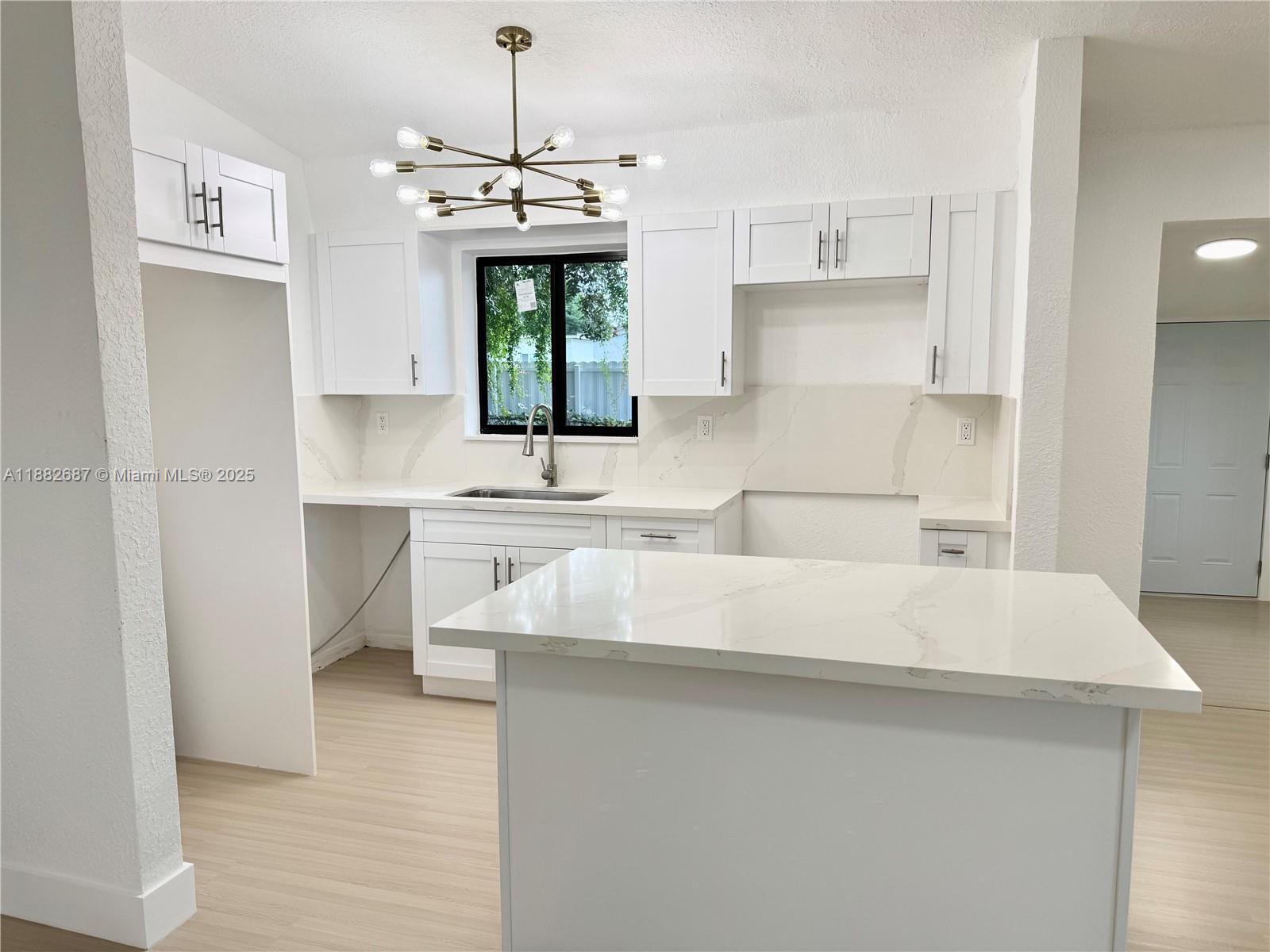 PINE TREE PARK - Residential