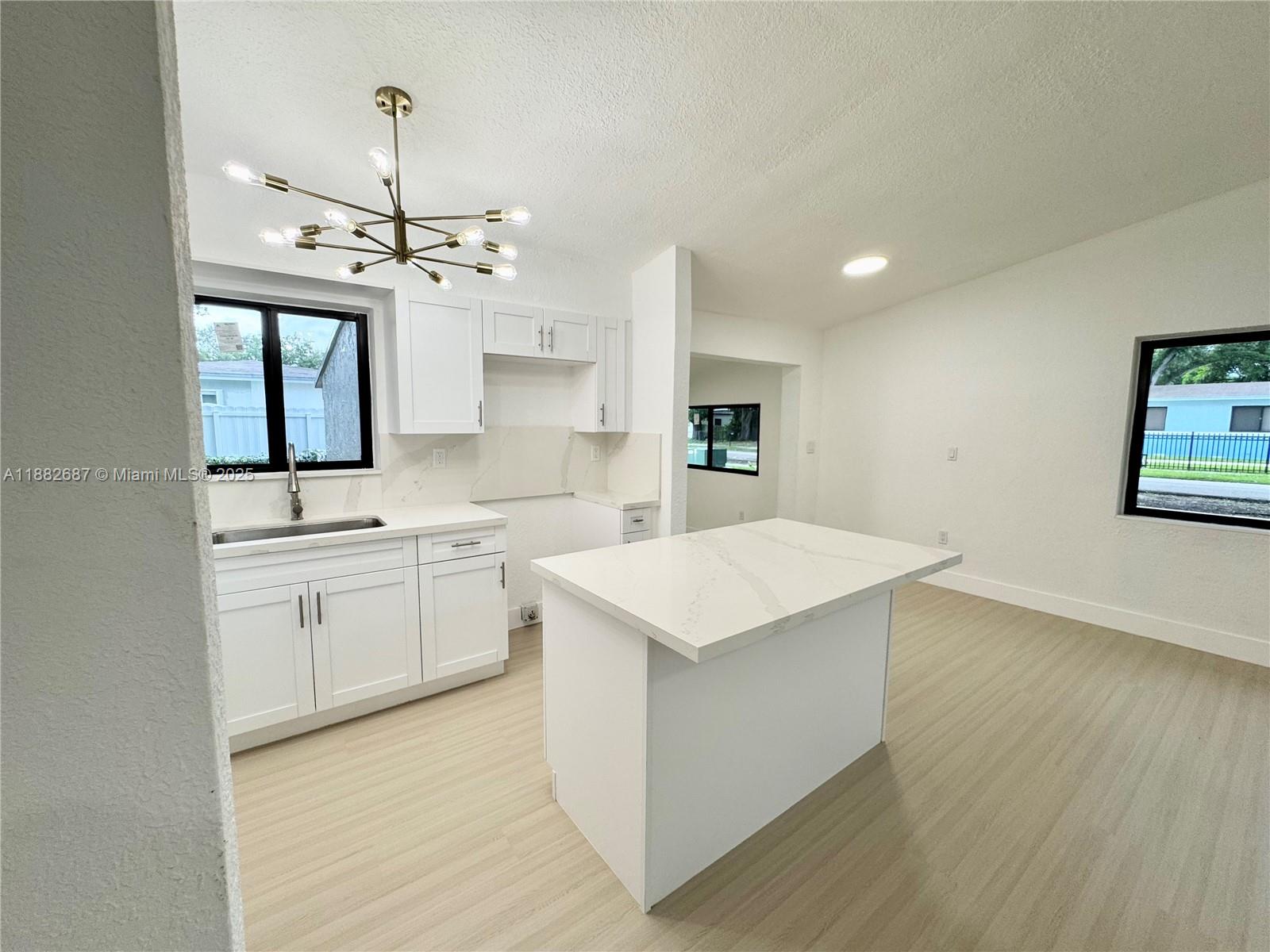 PINE TREE PARK - Residential