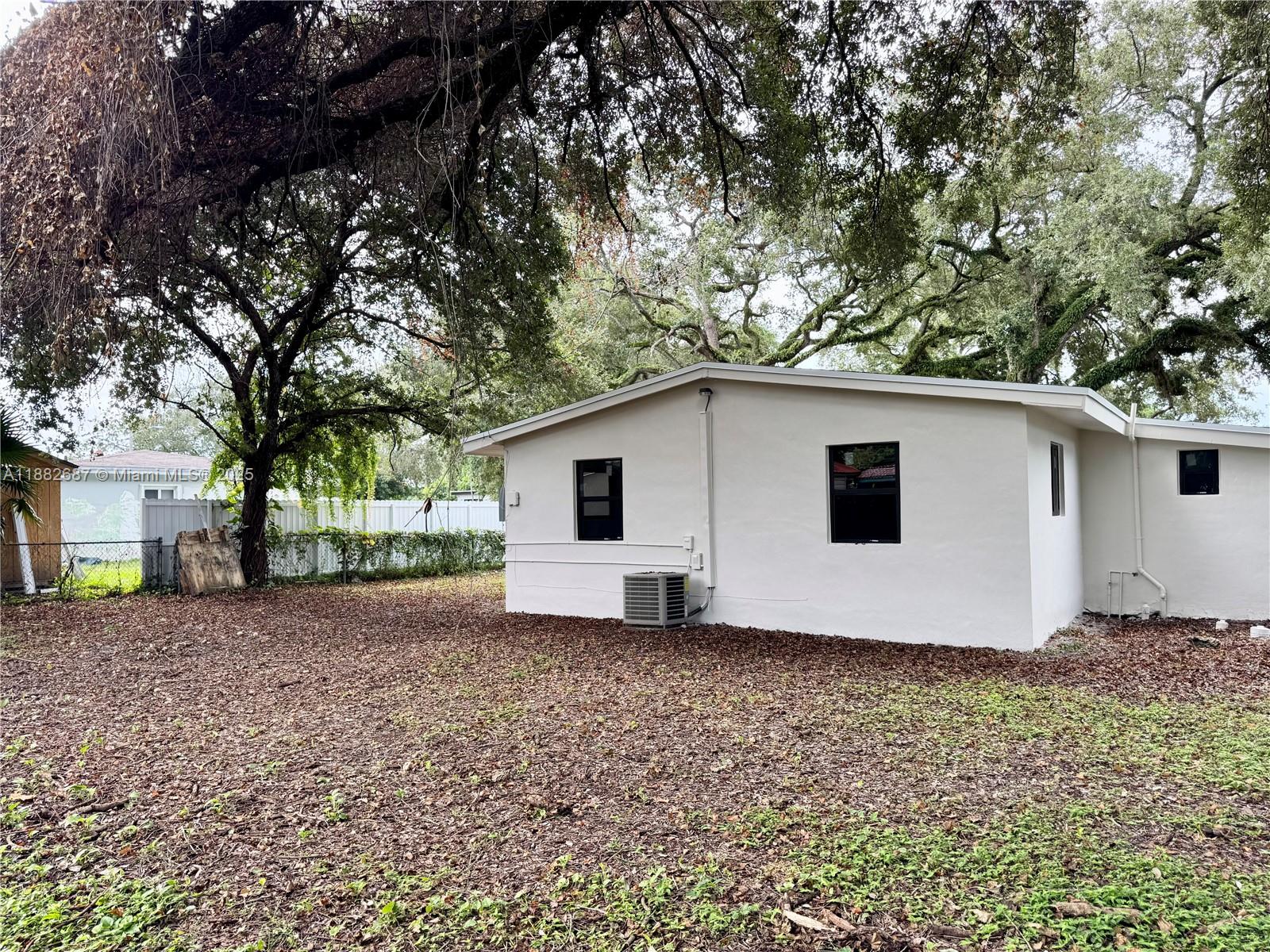 PINE TREE PARK - Residential