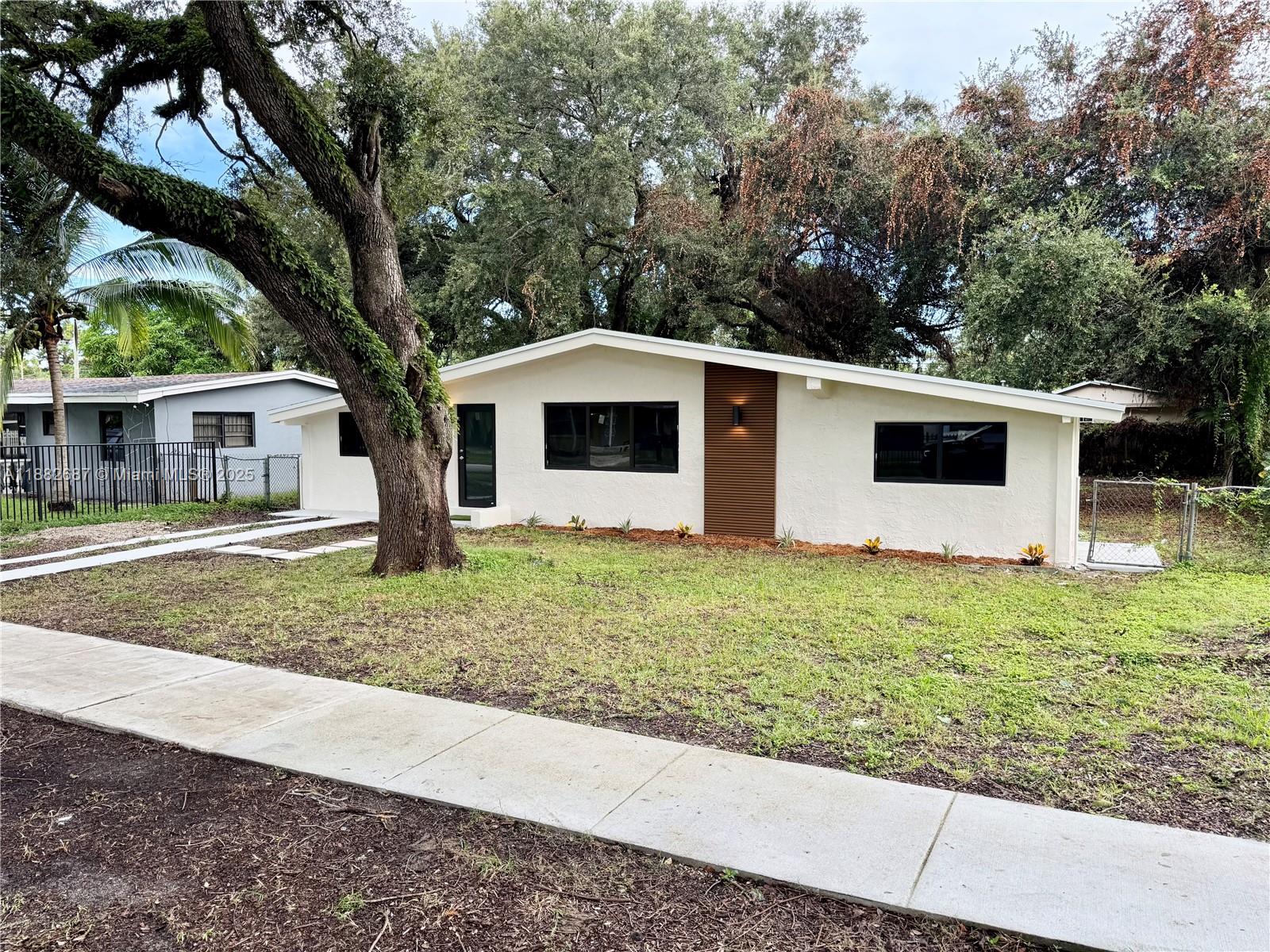 PINE TREE PARK - Residential