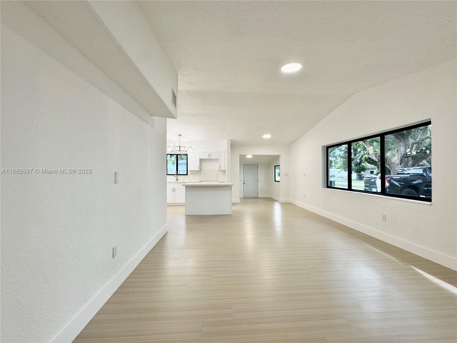 PINE TREE PARK - Residential