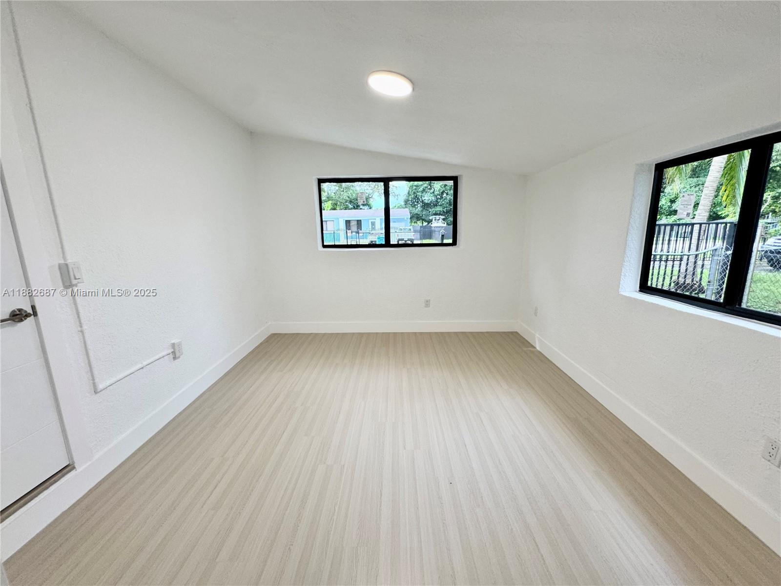 PINE TREE PARK - Residential