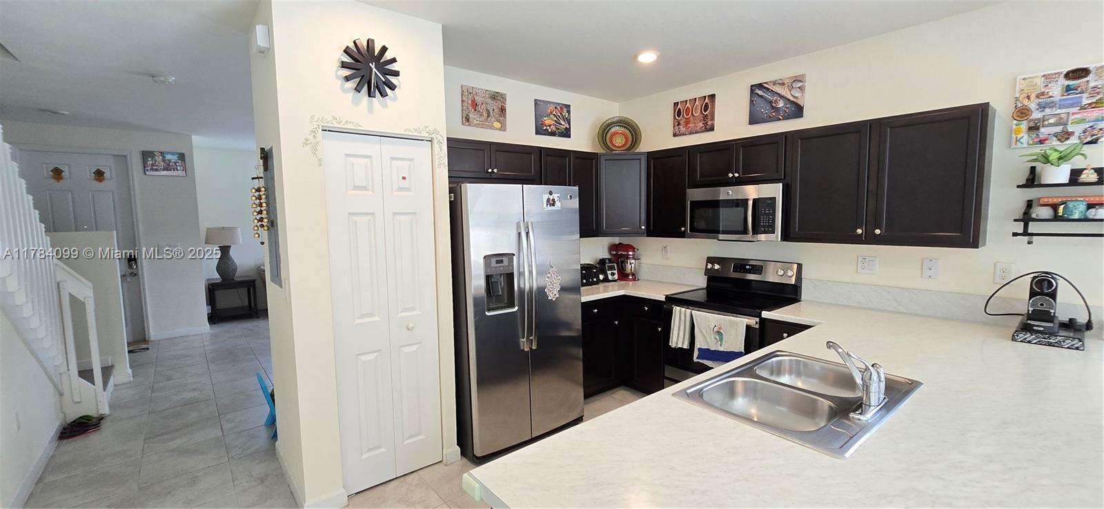 Rental Property at 9208 W 33rd Ct, Hialeah, Miami-Dade County, Florida - Bedrooms: 3 
Bathrooms: 3  - $3,200 MO.