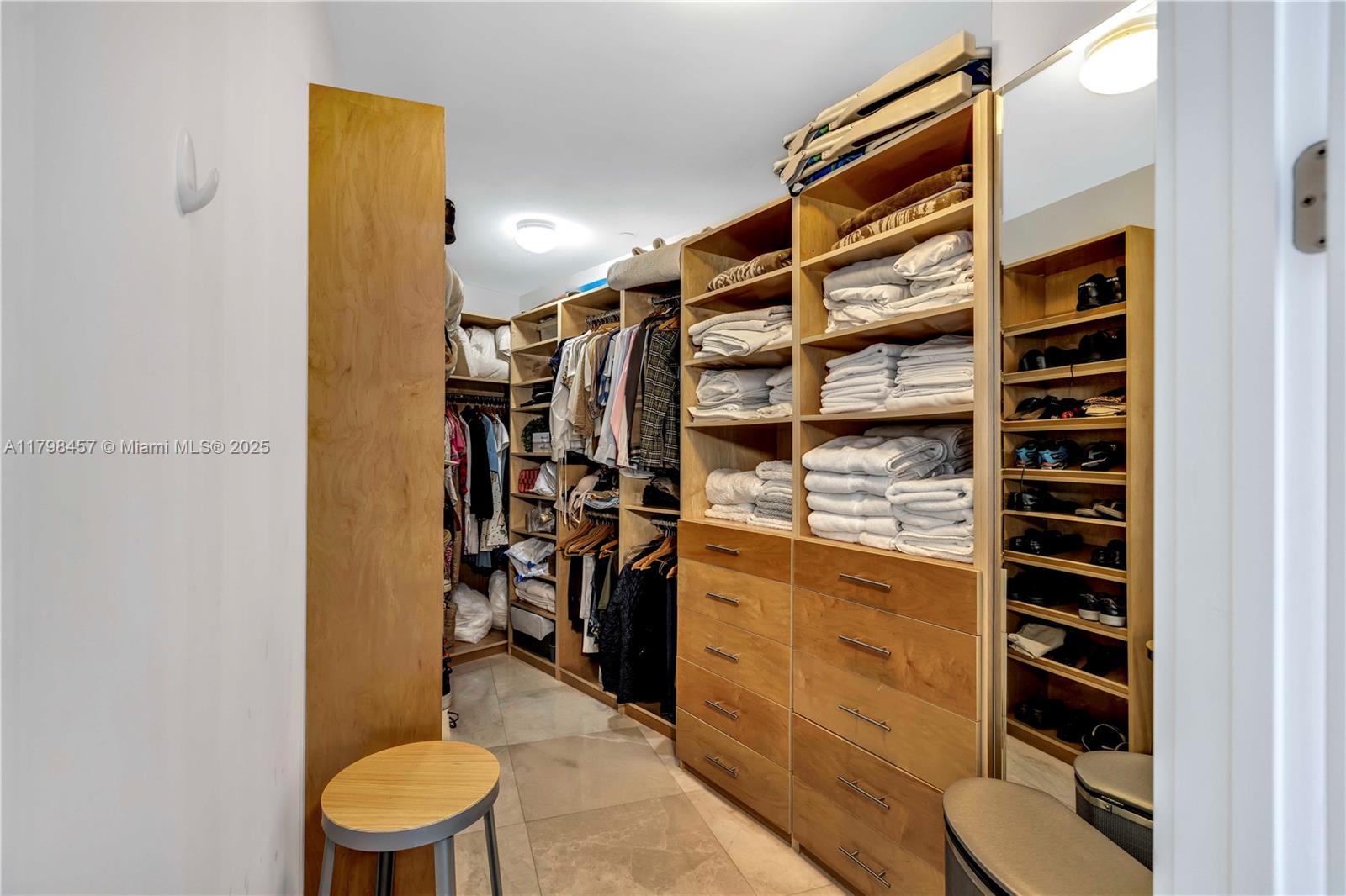 TDR TOWER III CONDO - Residential