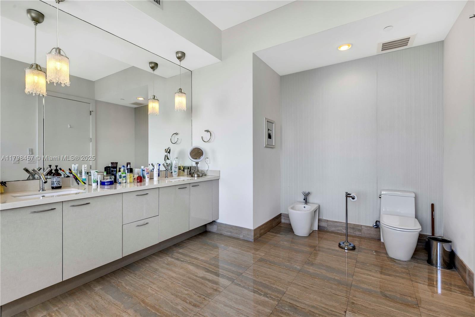 TDR TOWER III CONDO - Residential