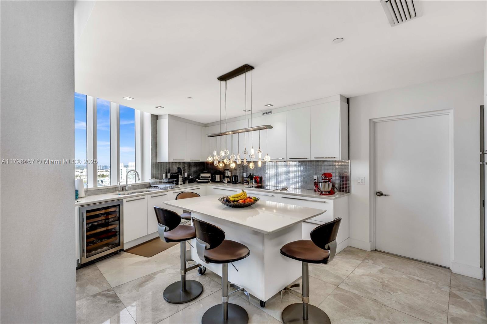 TDR TOWER III CONDO - Residential