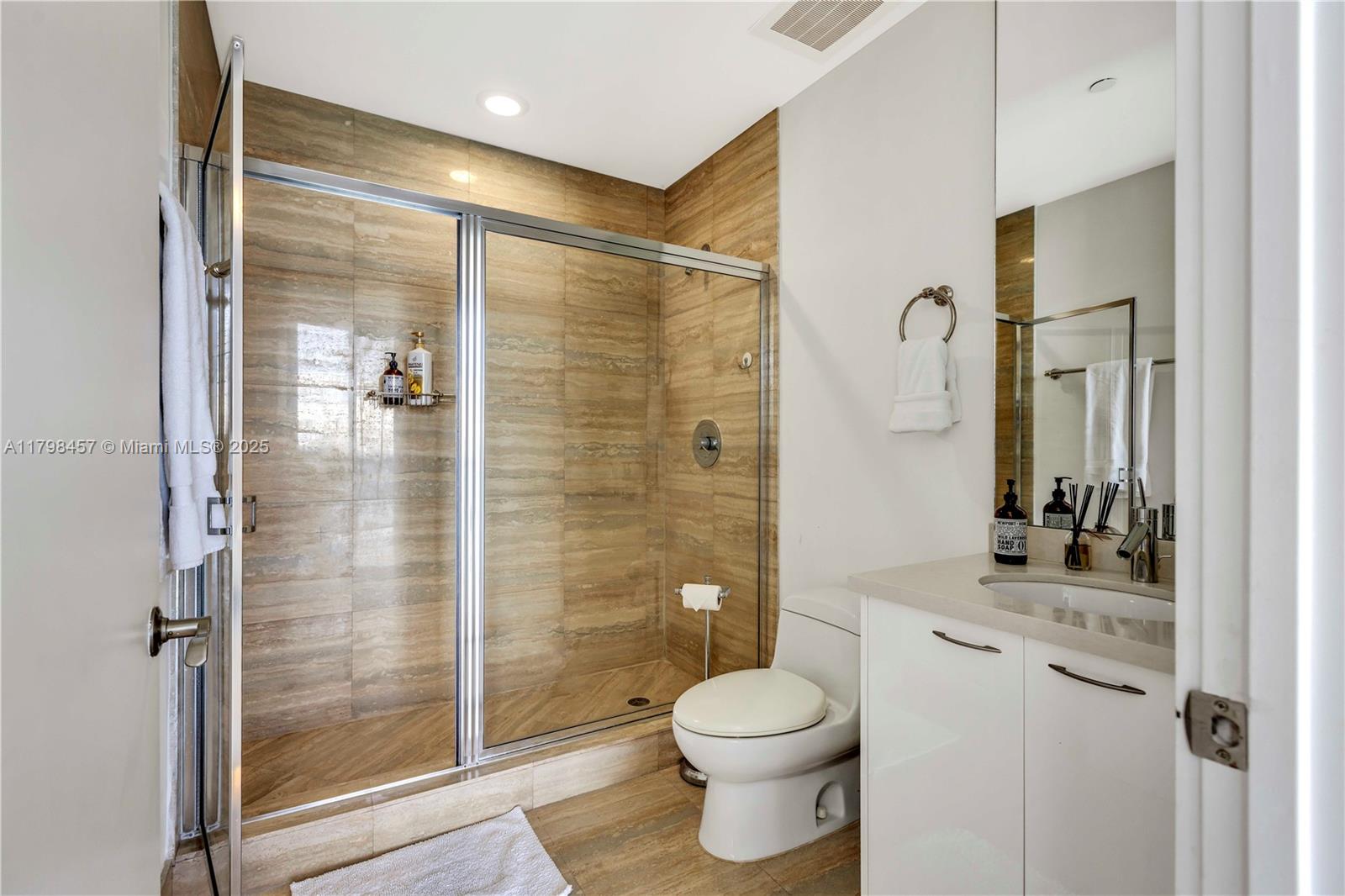 TDR TOWER III CONDO - Residential