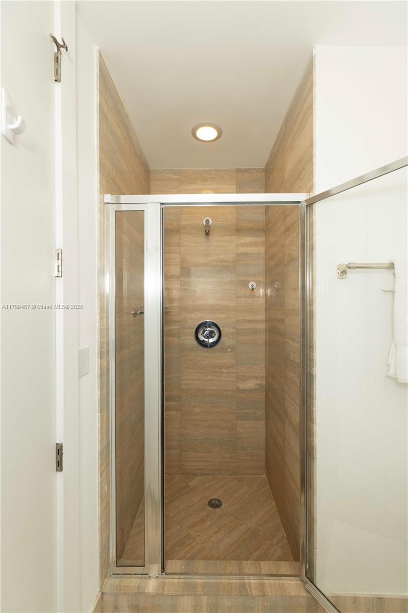 TDR TOWER III CONDO - Residential