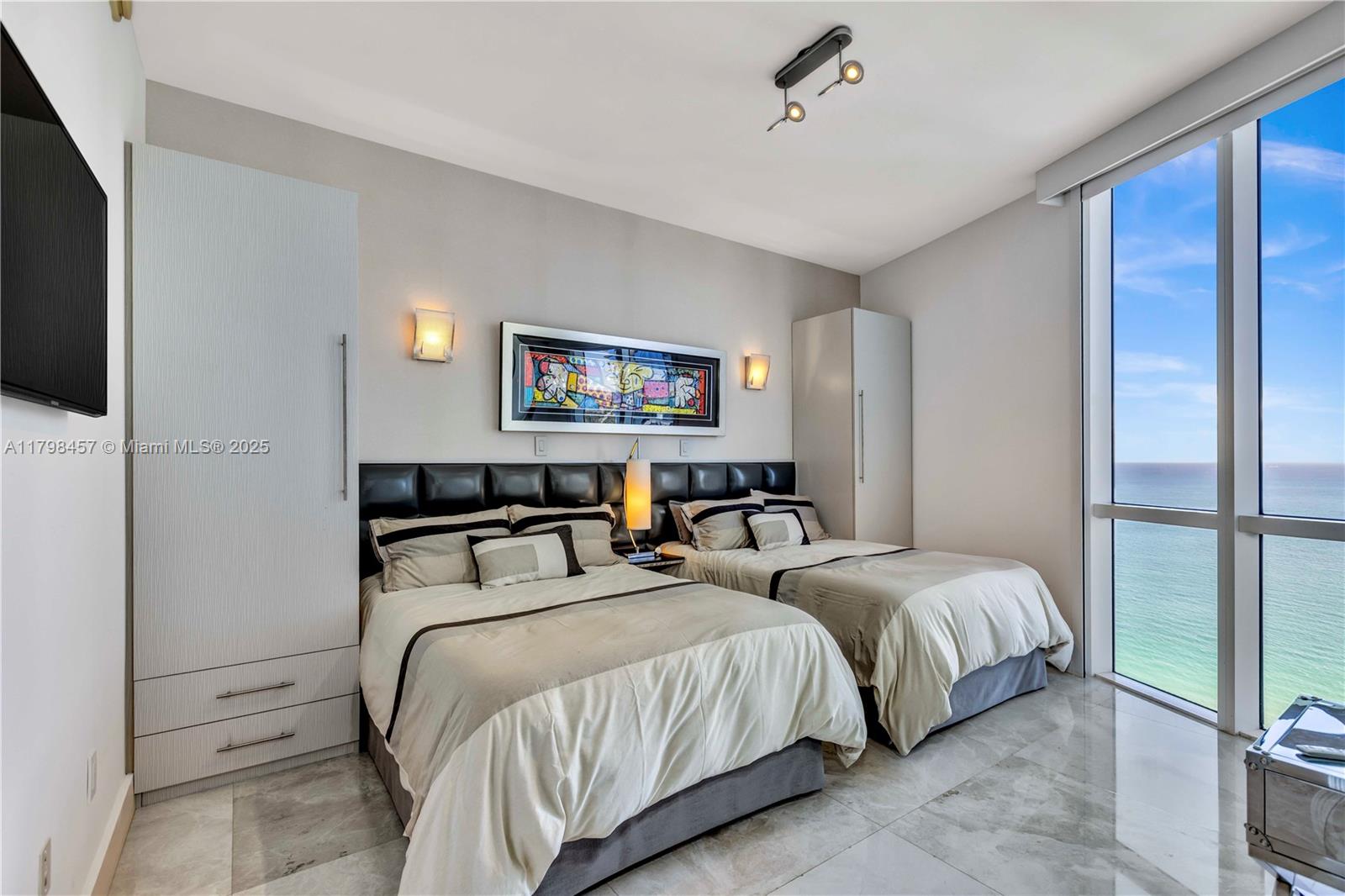 TDR TOWER III CONDO - Residential