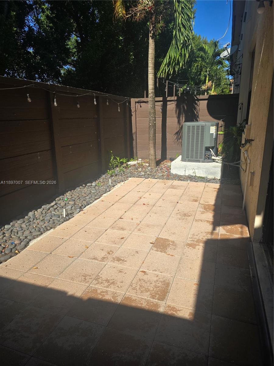 DUNNWOODY LAKE - Residential