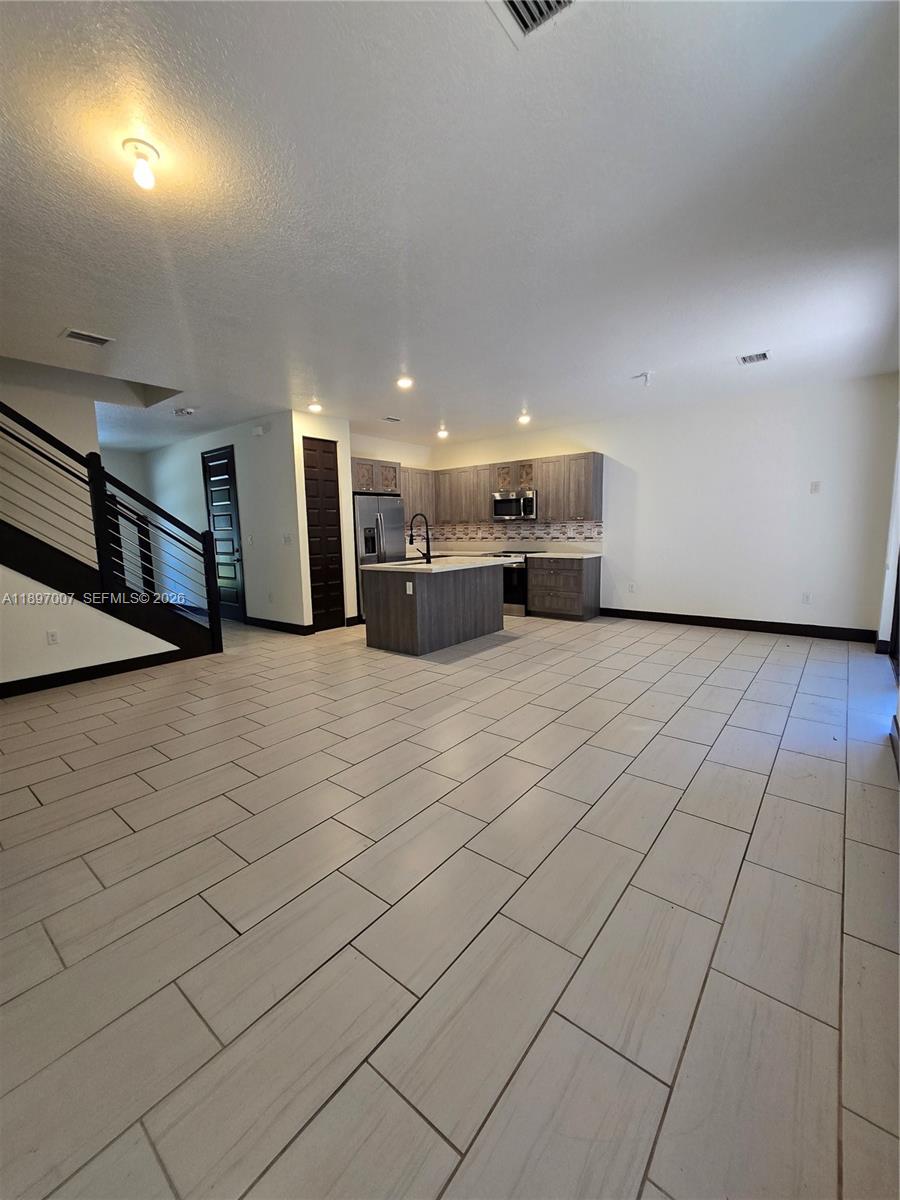 DUNNWOODY LAKE - Residential