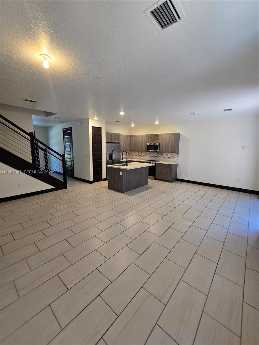 DUNNWOODY LAKE - Residential