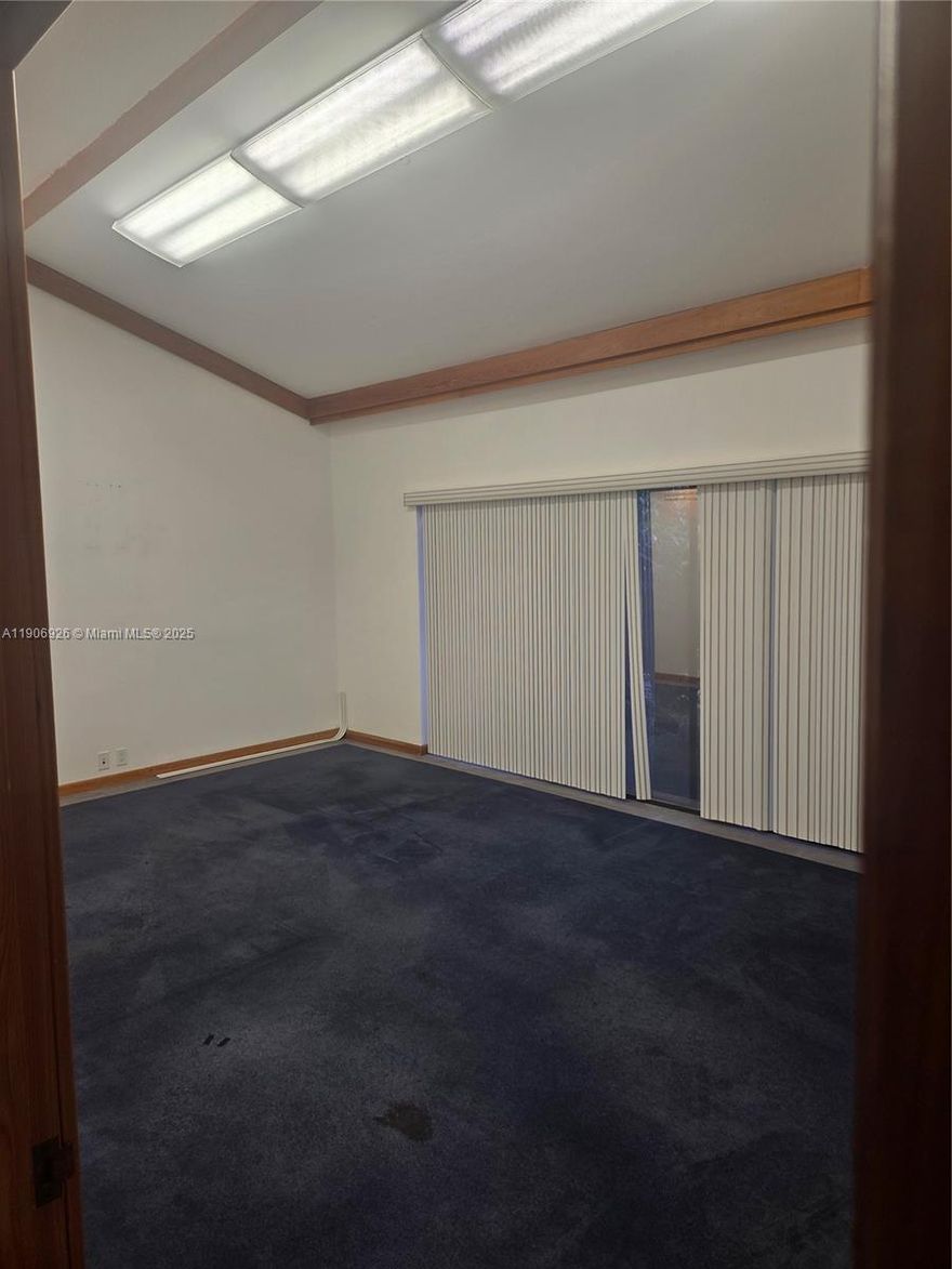 Beutiful office layout with Mens and Womans private bathroom, excelent views from all offices to a lush landscaping