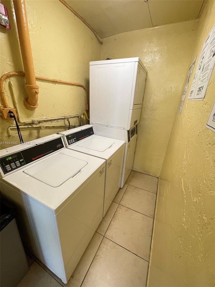 VENETIAN GARDENS AT COUNT - Residential Lease