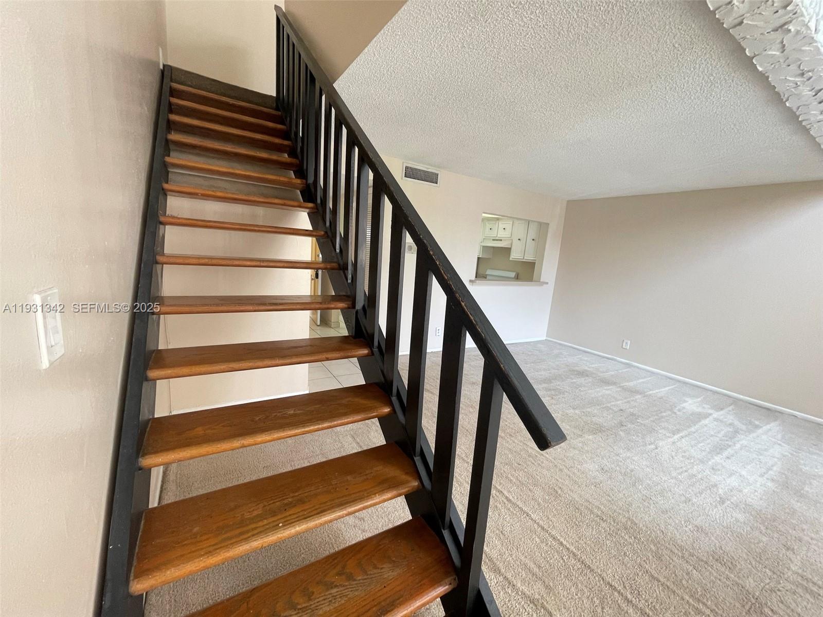 VENETIAN GARDENS AT COUNT - Residential Lease