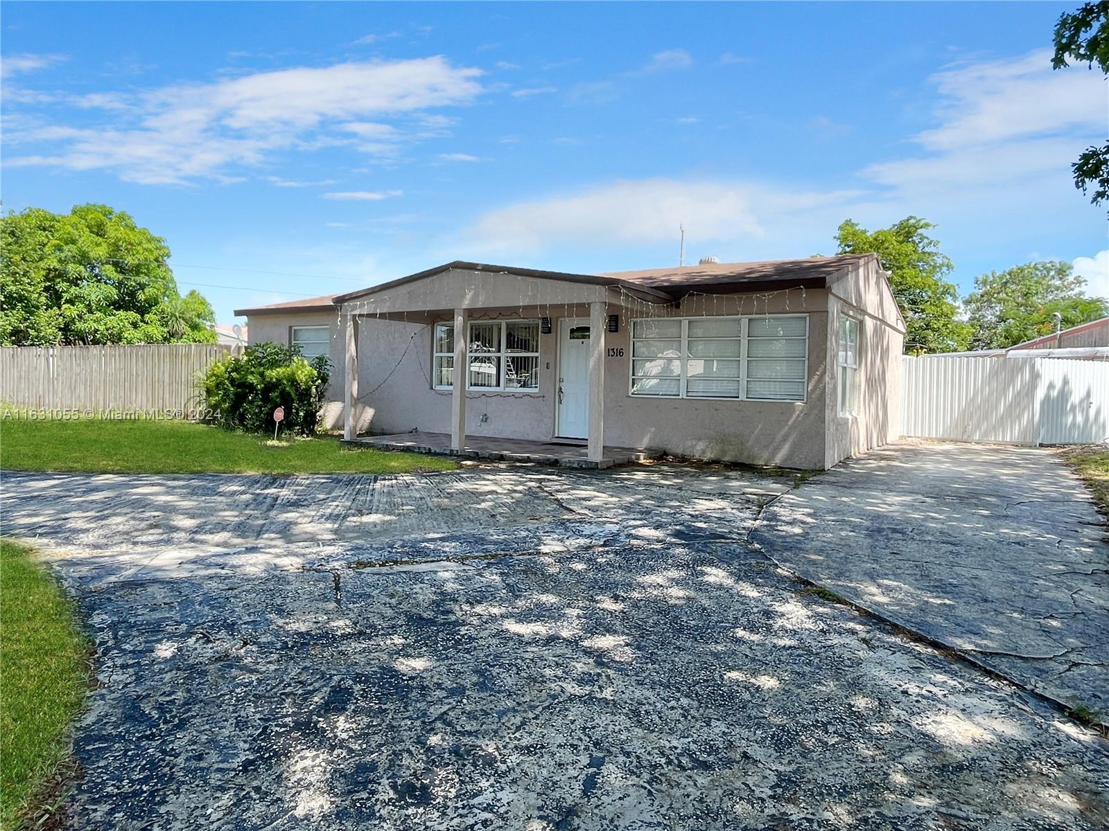 1316 SW 49th Ave