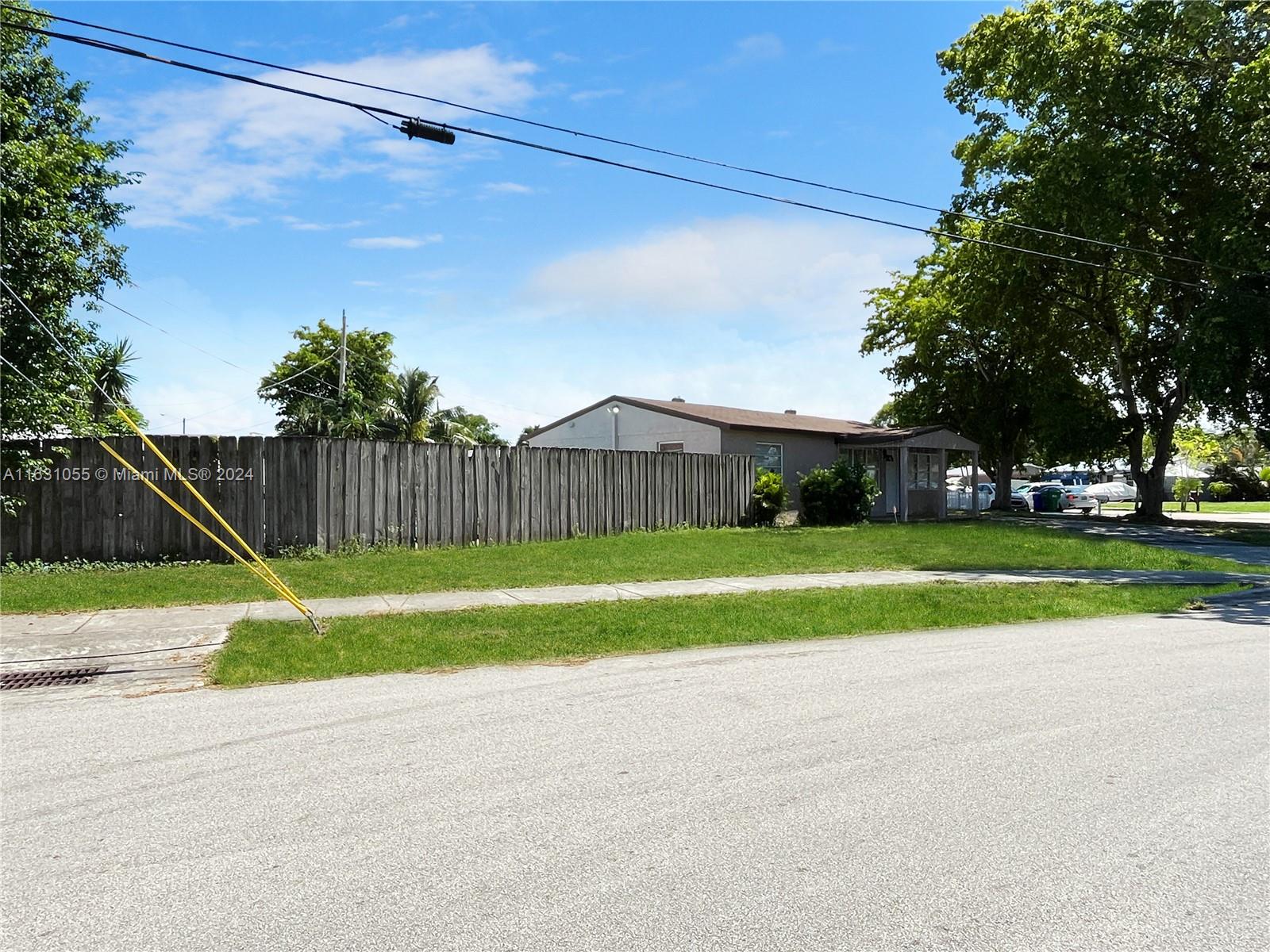 1316 SW 49th Ave