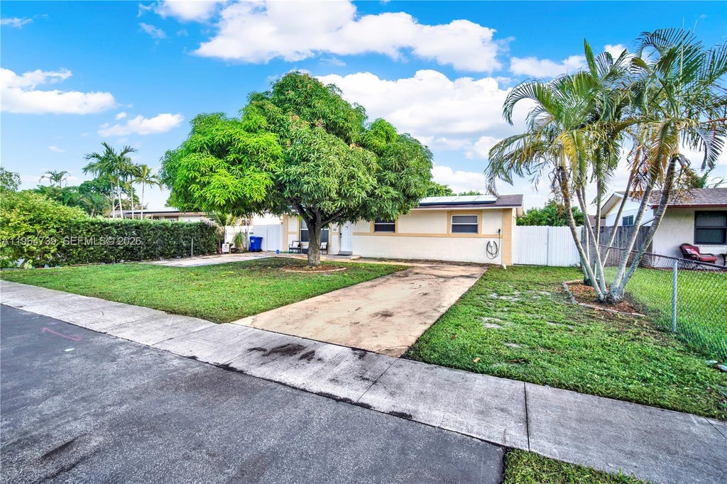 Photo of 2771 NW 8th St, Pompano Beach, FL 33069 (MLS # A11964739)
