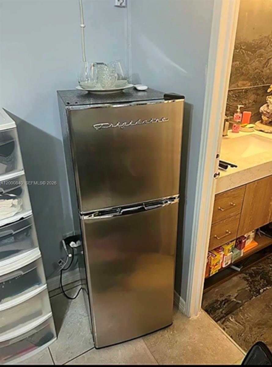 EVERGLADES SUGAR & LAND C - Residential Lease