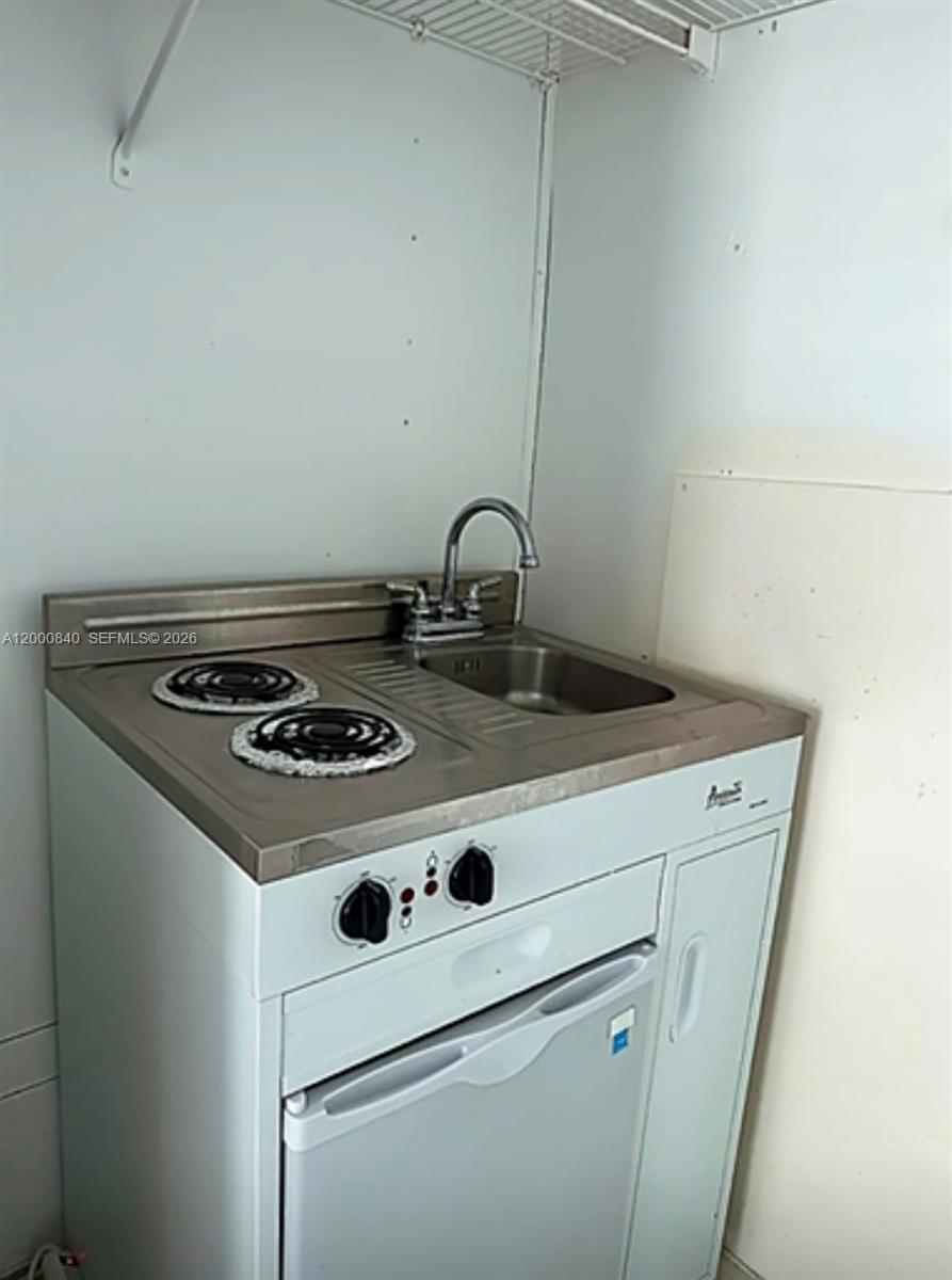 EVERGLADES SUGAR & LAND C - Residential Lease