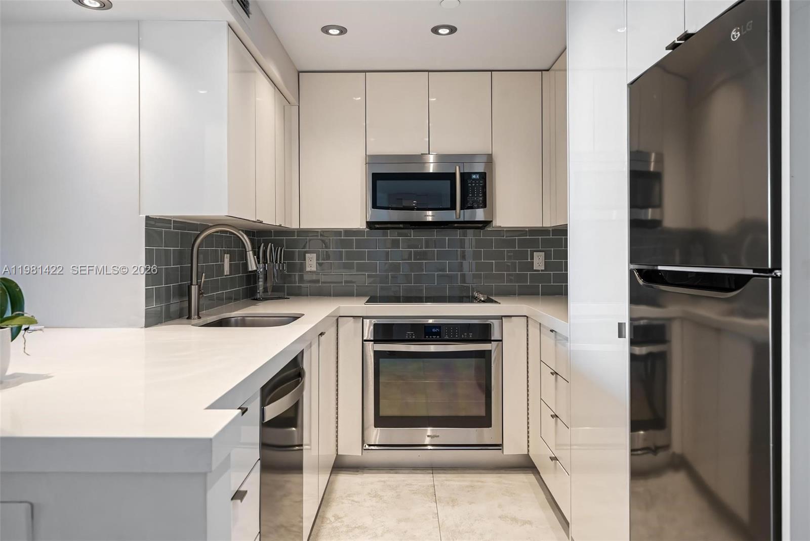 1000 W West Ave 1515