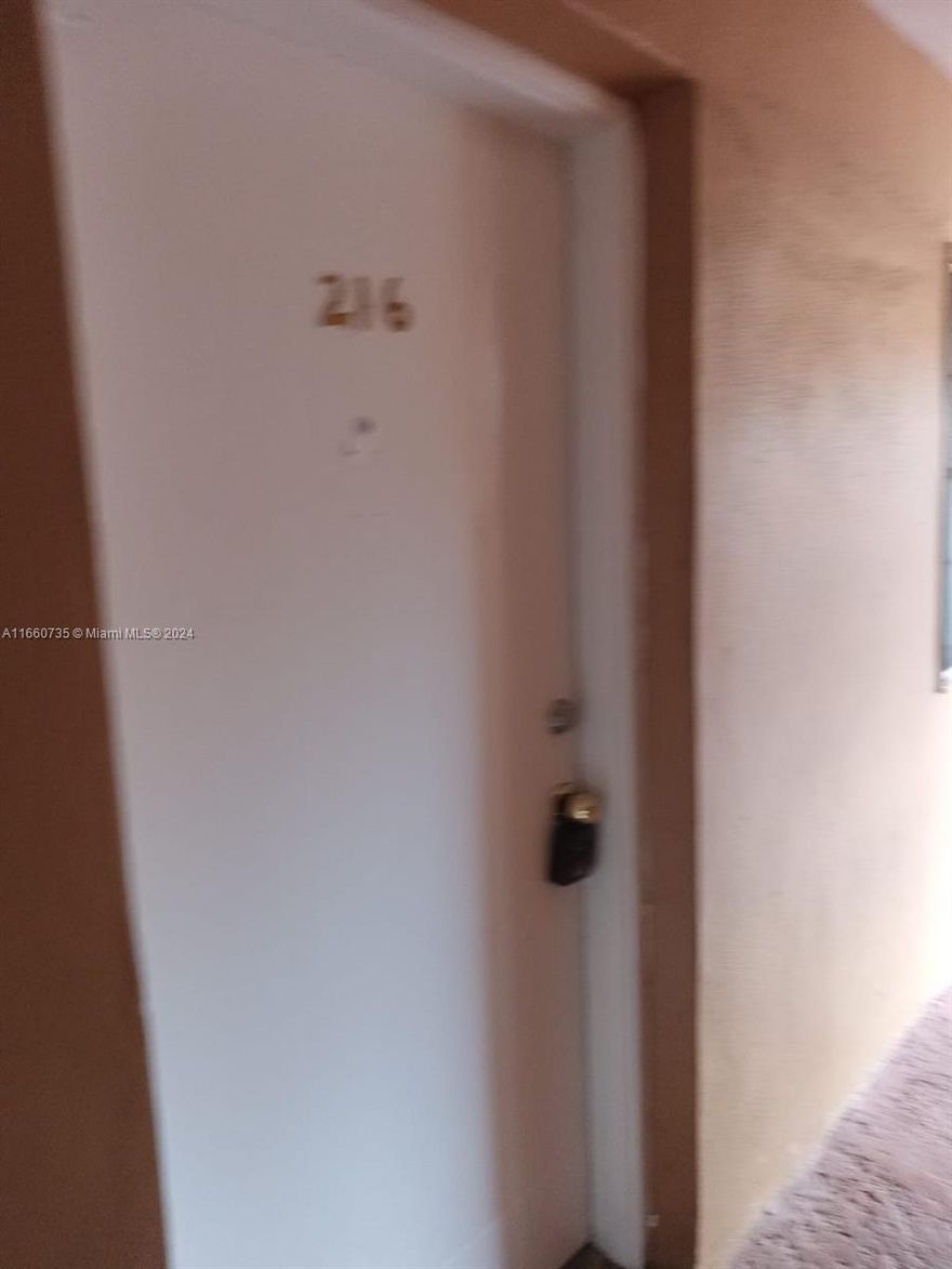 Nice apartment in Hialeah! 1 Bed 1 Bath, Open living/Dining Area. Gate community, centrally located. Close to shopping, restaurants, mall an public transportation. Washer and Dryer on Site, Elevator and 1 Parking Space assigned and lot of guest parking