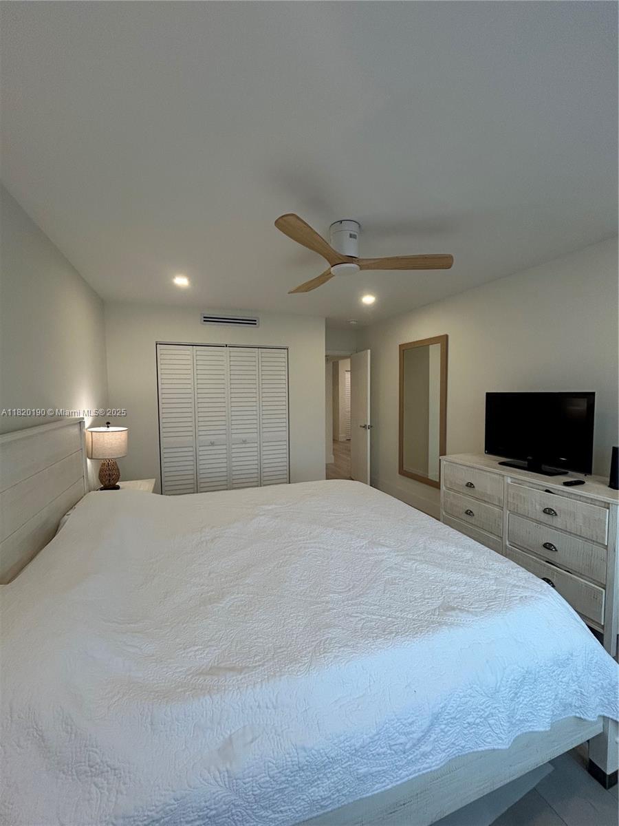 Rental Property at 400 Kings Point Dr 1517, Sunny Isles Beach, Miami-Dade County, Florida - Bedrooms: 1 
Bathrooms: 1  - $2,500 MO.