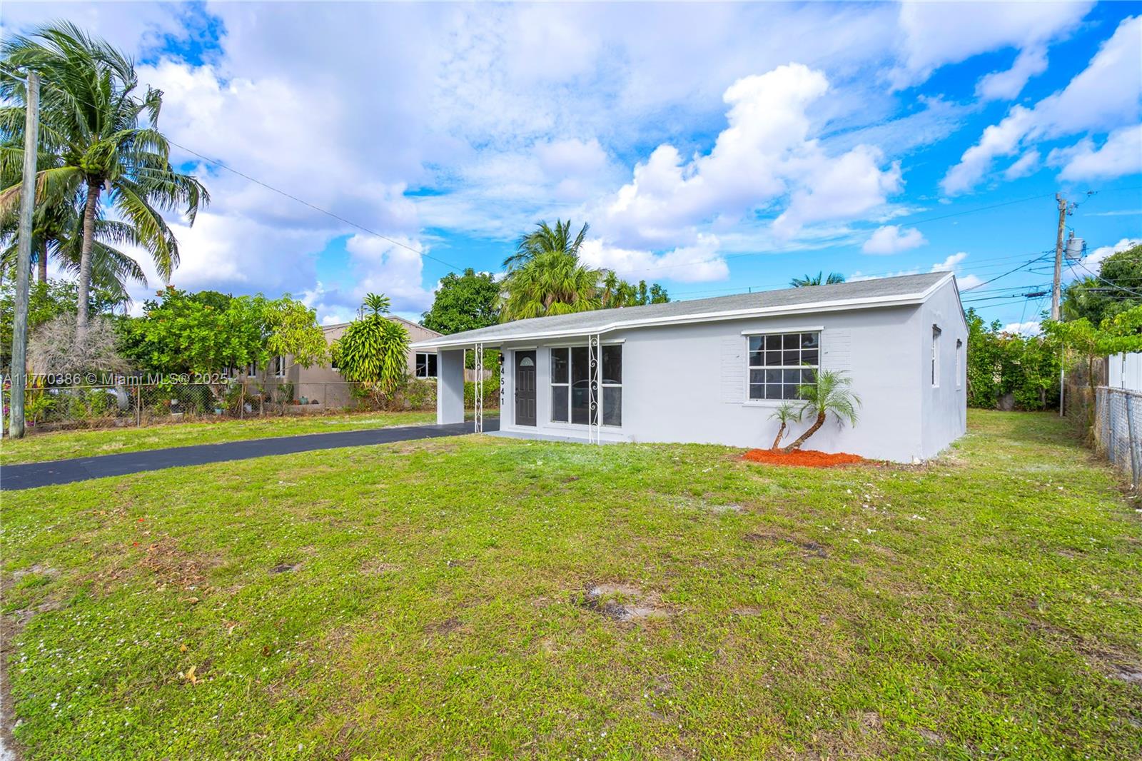 4541 SW 23rd St 4541