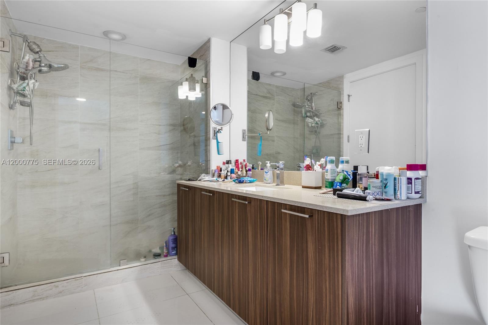 5252 PASEO CONDO - Residential Lease