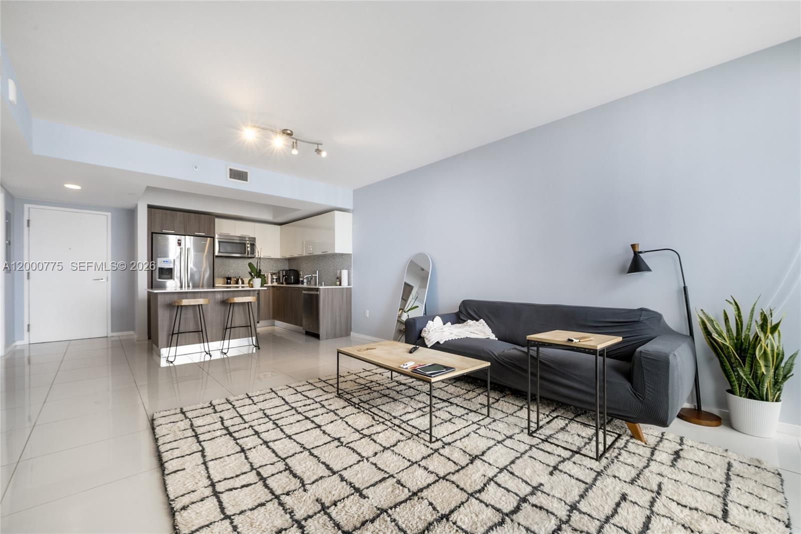 5252 PASEO CONDO - Residential Lease