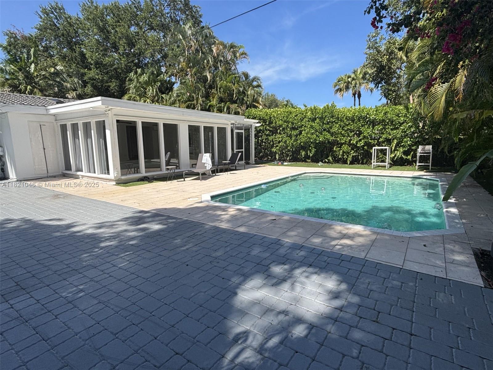 260 NE 95th St