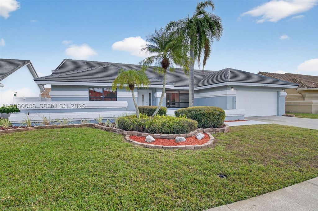 Photo of 6043 Sunberry Circle, Boynton Beach, FL 33437 (MLS # A12060046)